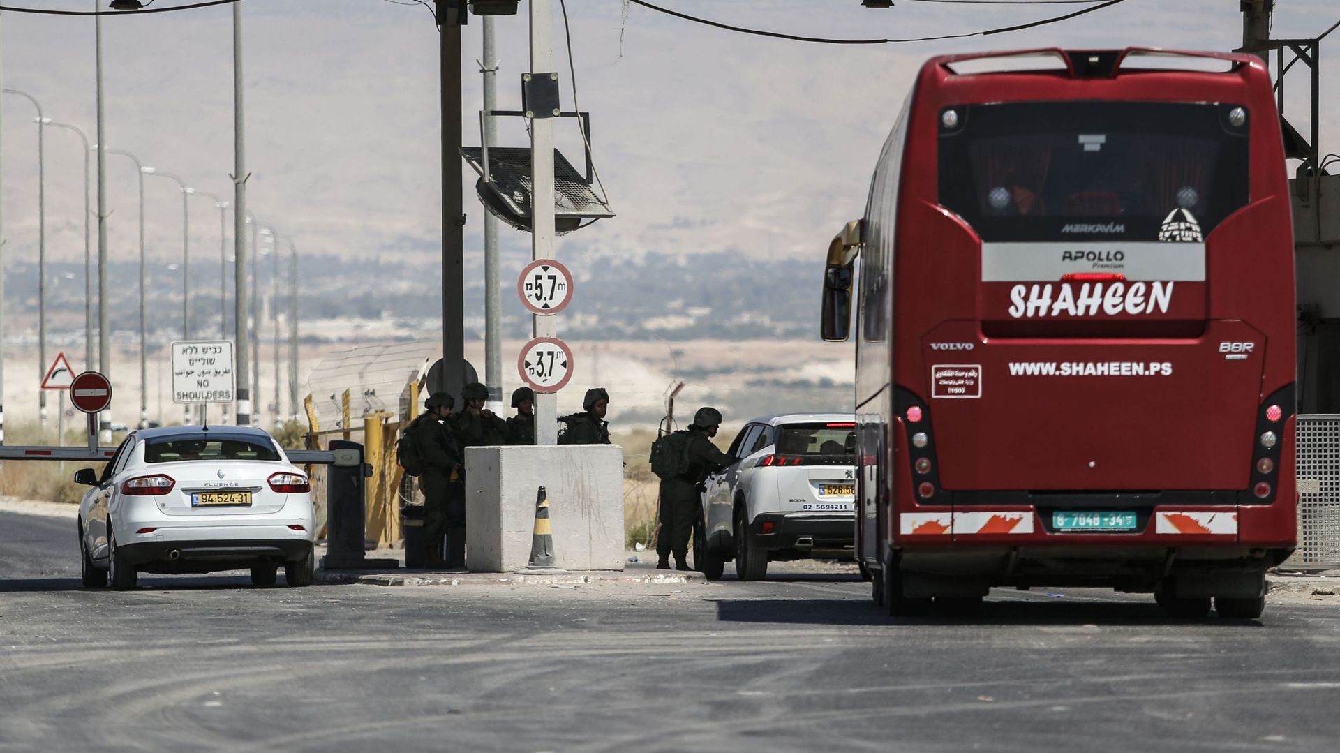 Guerre au Proche-Orient : en Jordanie, réouverture partielle du poste-frontière avec la Cisjordanie