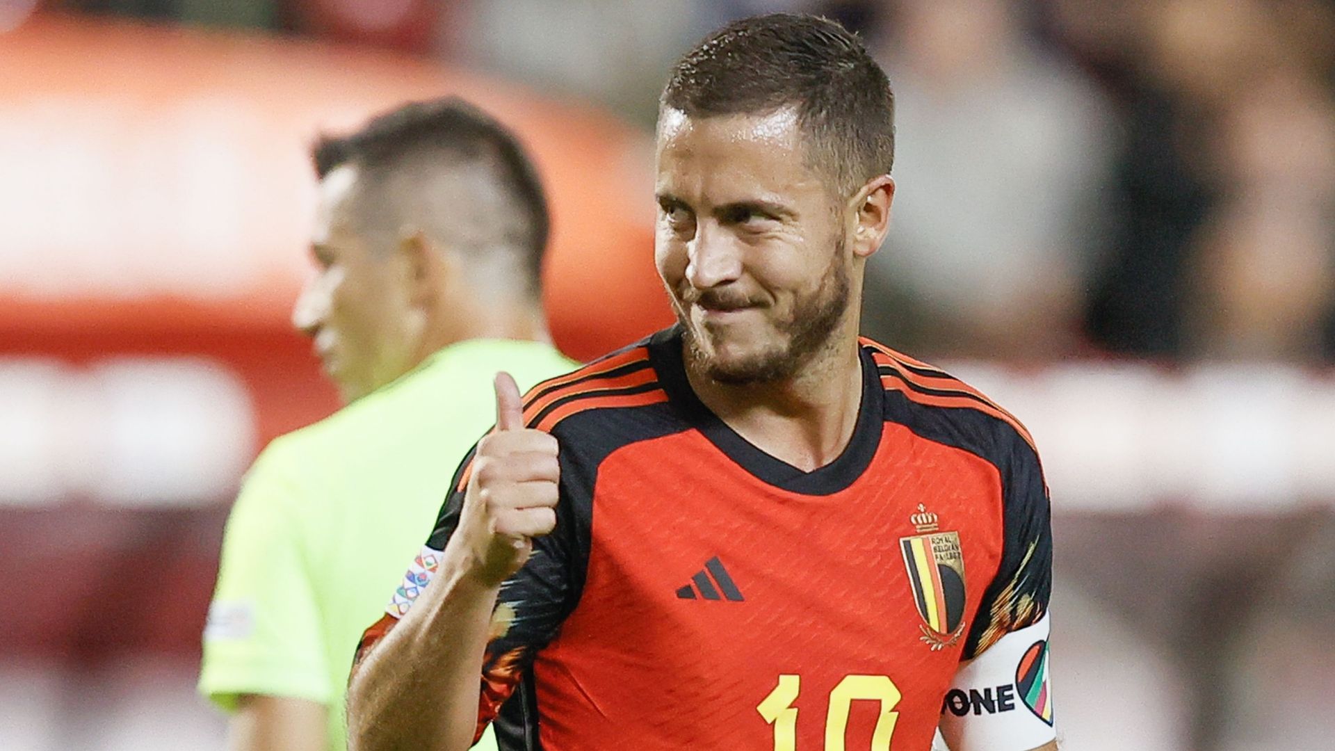 Eden Hazard face au pays de Galles avec les Diables Rouges.