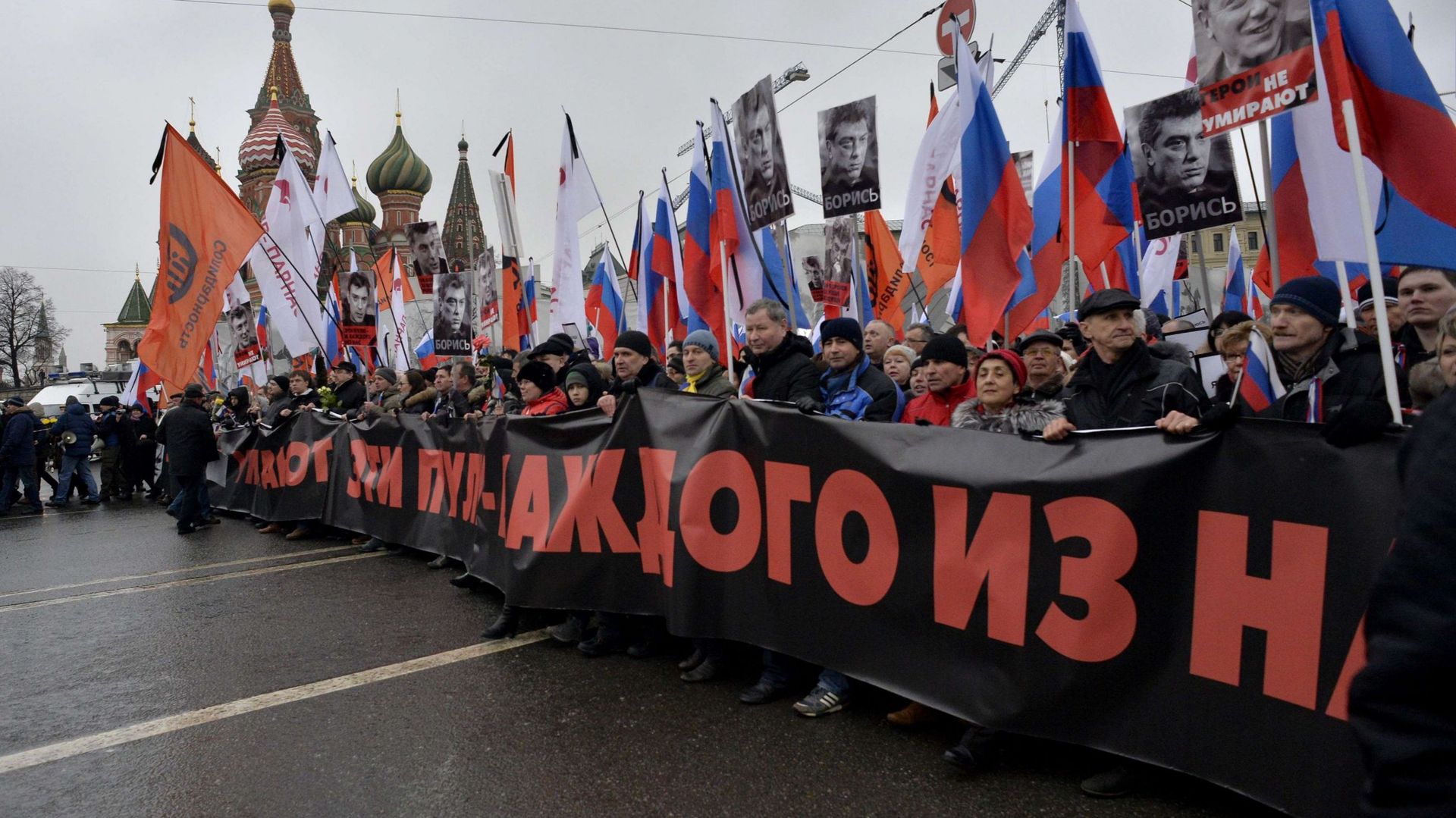 Boris Nemtsov: des milliers de Russes rendent hommage à l'opposant tué