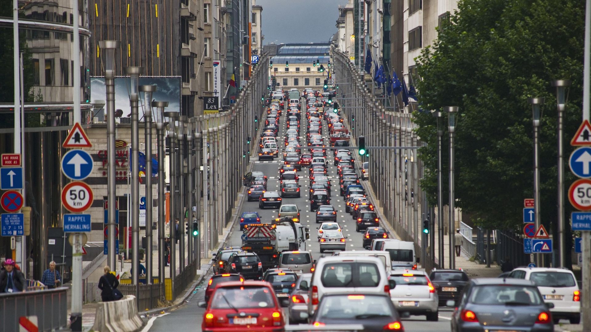 La circulation est pratiquement à l’arrêt sur la Rue de la Loi suite à cette visite d’État suisse.