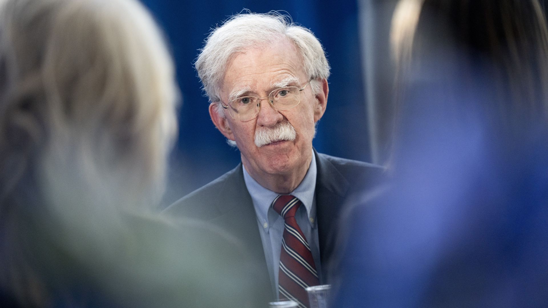 Etats-Unis : John Bolton, ex-conseiller à la sécurité nationale de Trump et devenu un de ses détracteurs, a été inculpé