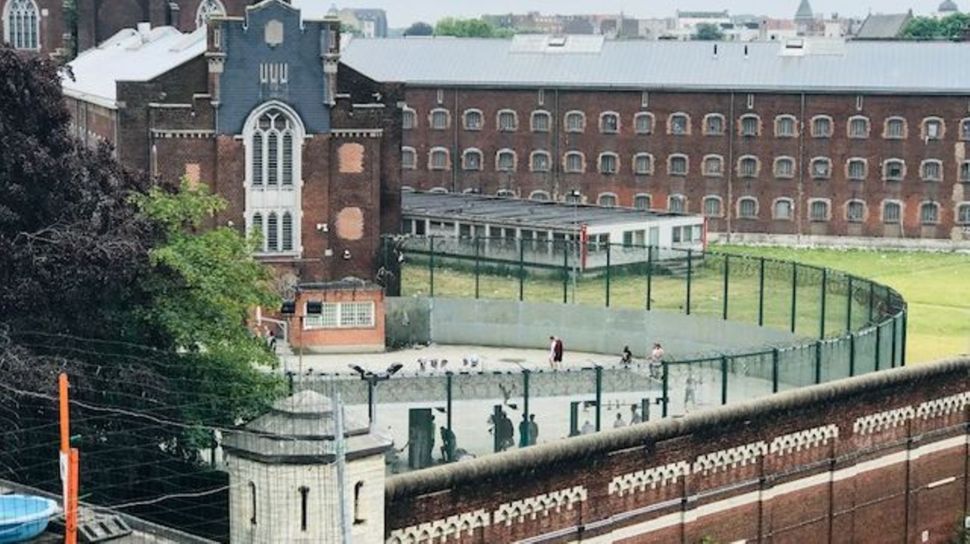 Les riverains des prisons de SaintGilles et Forest excédés par les