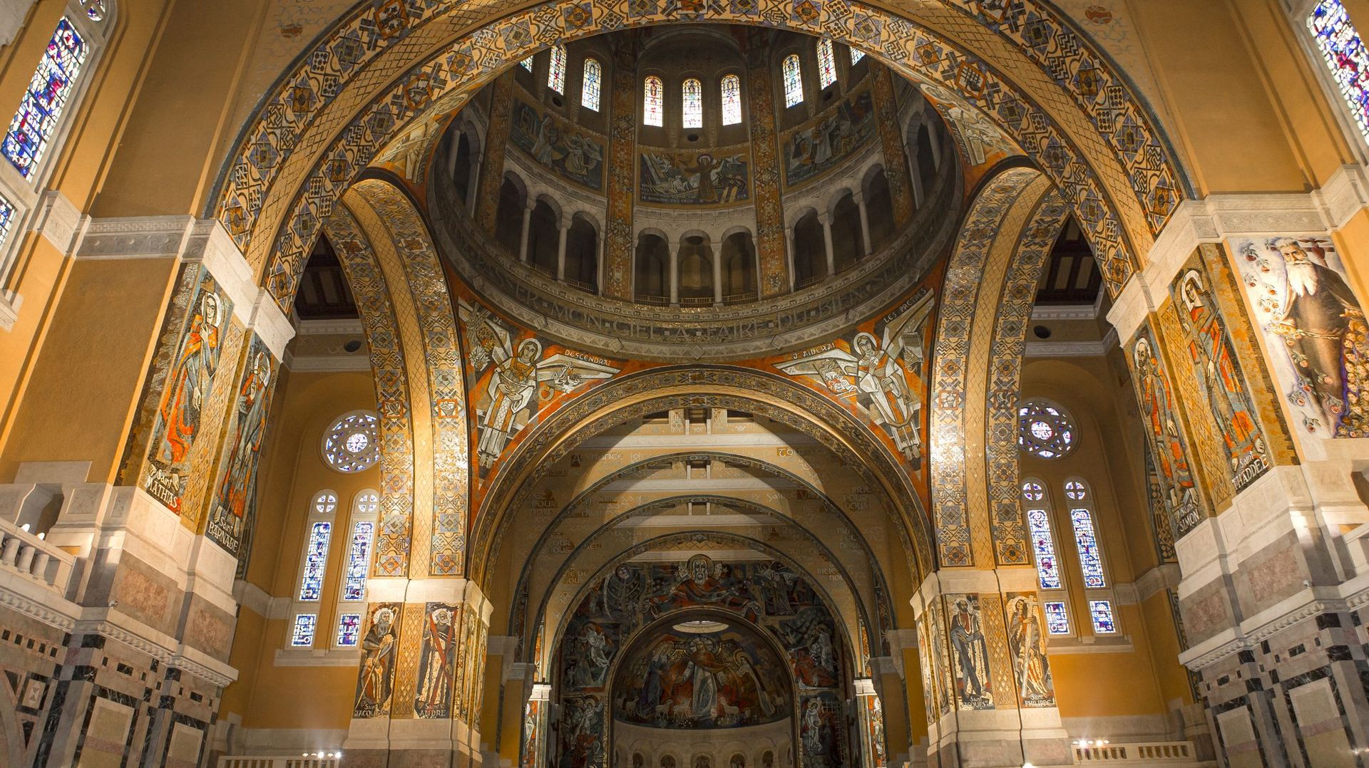 La balade de Carine : La basilique Sainte-Thérèse de Lisieux