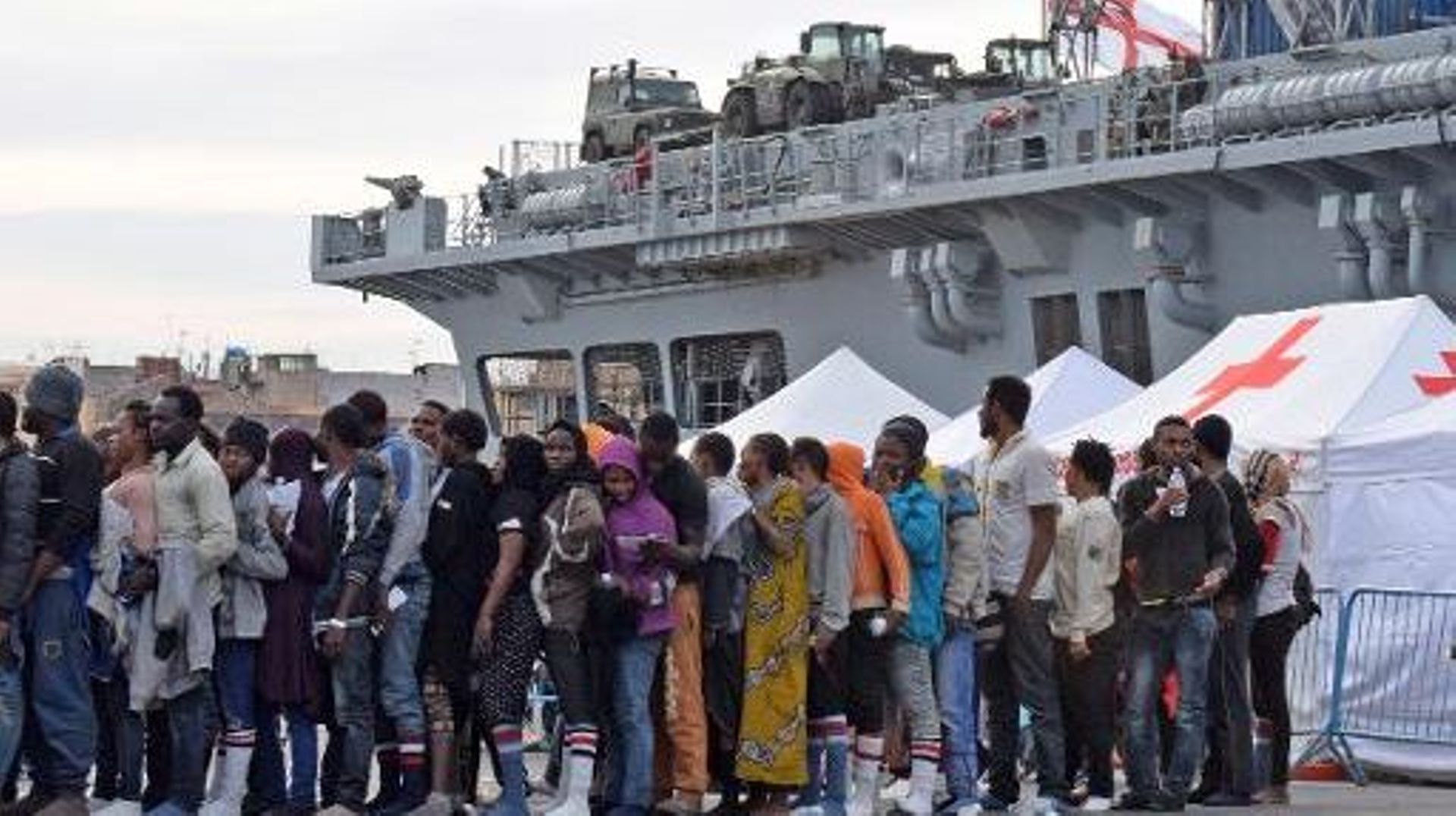 Plus de 100 000 migrants arrivés en Europe via la Méditerranée en 2015 ...