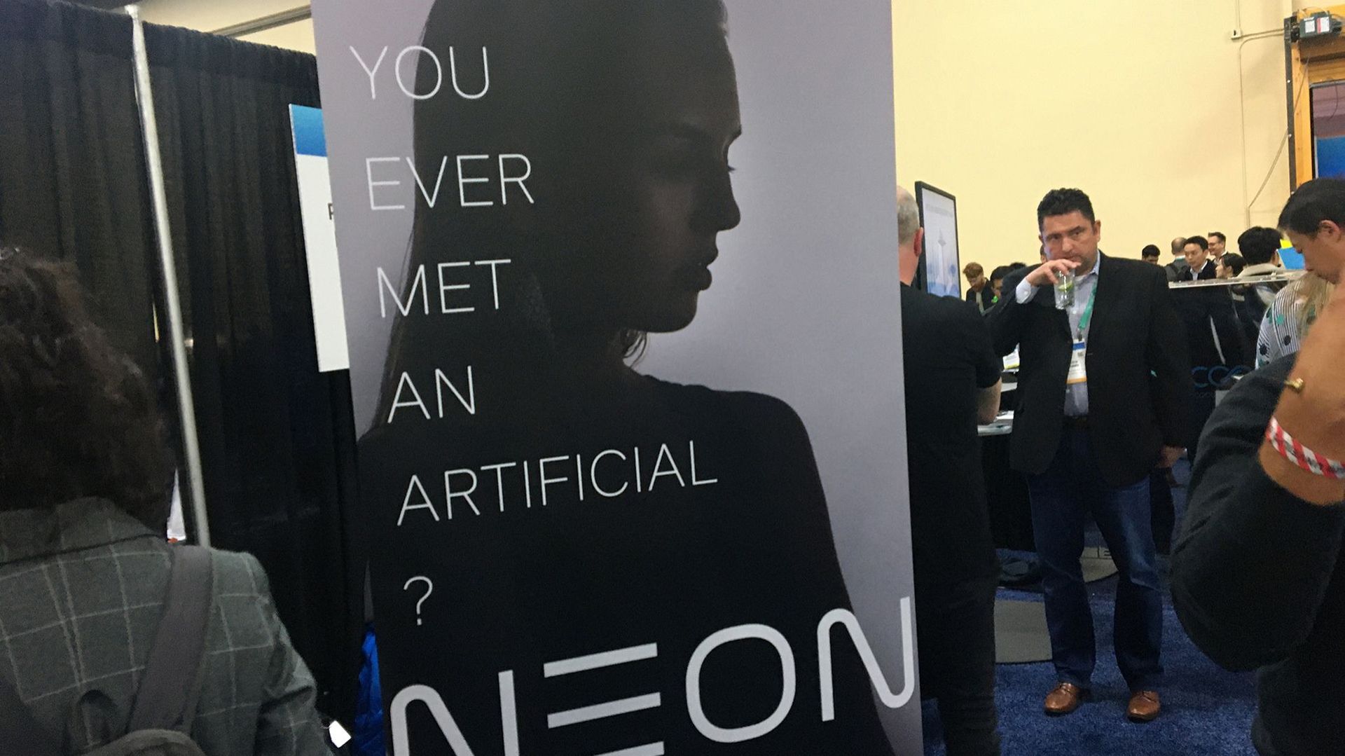 Les "Neons" sont des "êtres virtuels créés sur ordinateur" qui ont "la capacité de montrer des émotions et de l'intelligence", d'après le communiqué diffusé lundi soir en Californie par Star Labs.