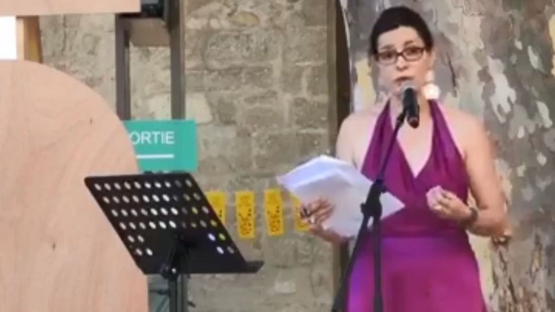 Carole Thibaut lors de son discours au Festival d'Avignon