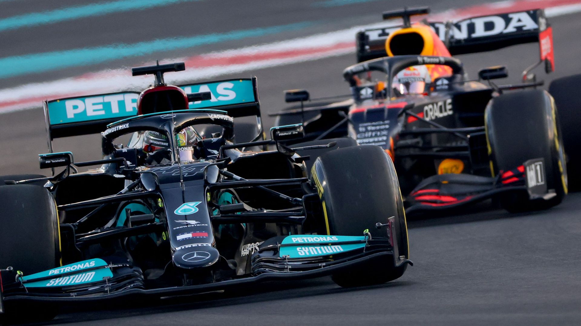 Lewis Hamilton et Max Verstappen se disputent le titre mondial lors du dernier GP de la saison à Abu Dhabi.