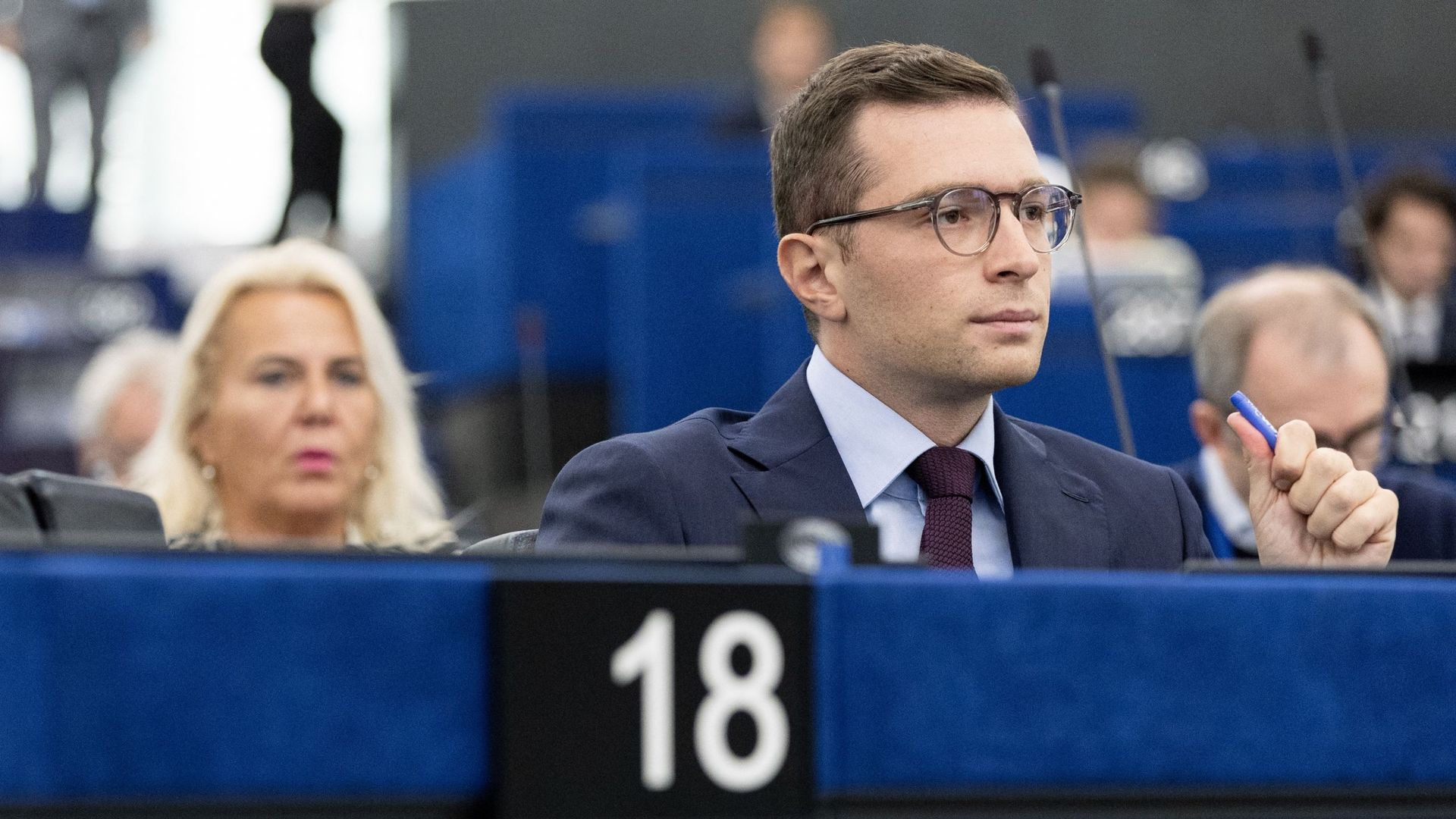 Jordan Bardella confirme le dépôt d'une motion de censure contre Ursula von der Leyen, l'extrême gauche fera de même