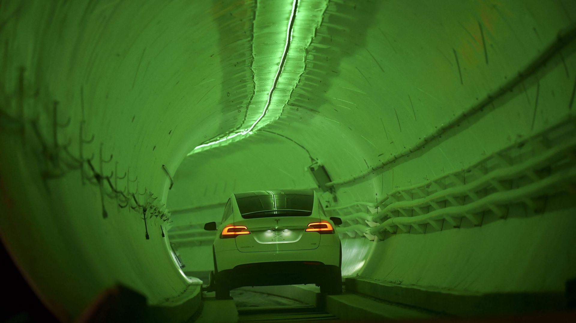 Une Tesla Modele X dans le tunnel de test d’Hawthorne (décembre 2018)