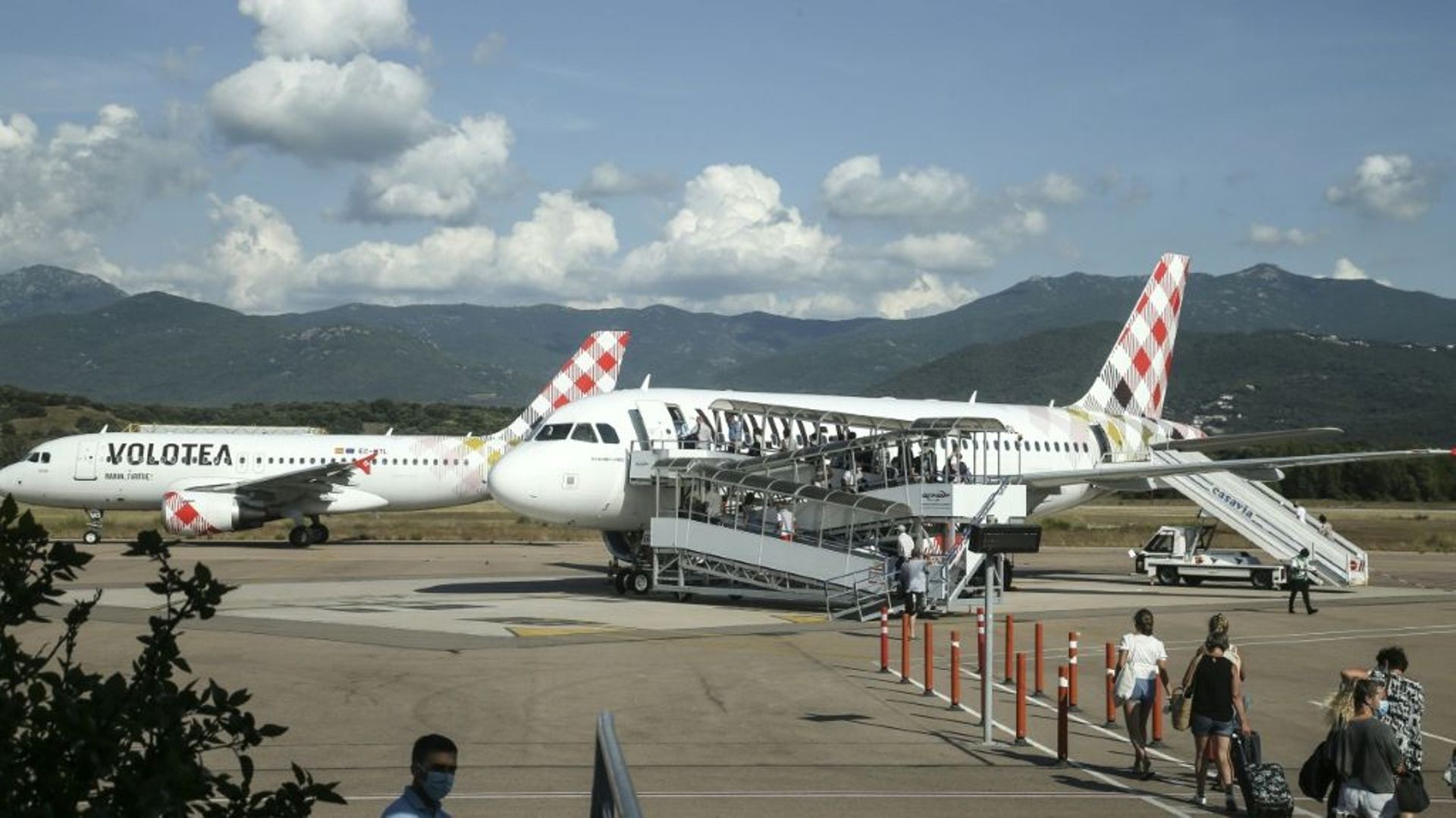 Des avions de la compagnie Volotea sur le tarmac de l'aéroport d'Ajaccio, le 14 juillet 2020