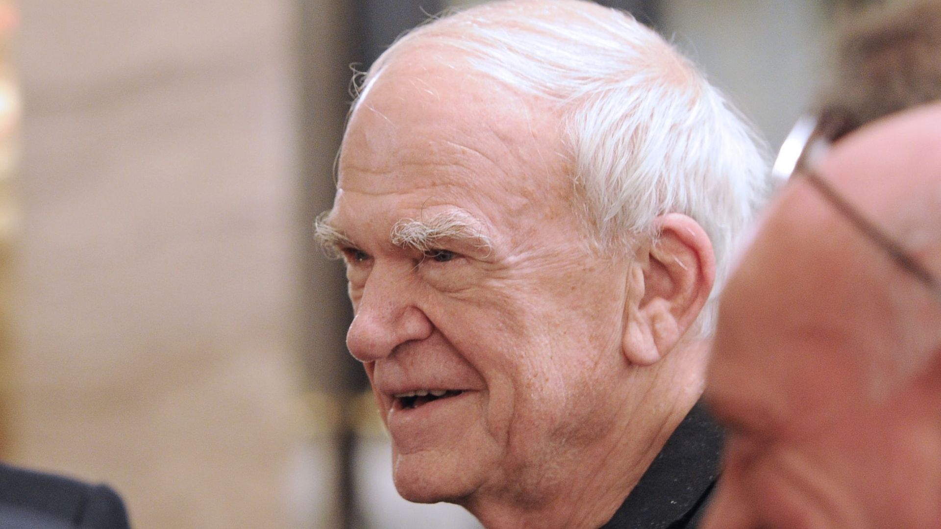 Le romancier Milan Kundera a reçu la citoyenneté tchèque, 40 ans après avoir été déchu de sa nationalité tchécoslovaque par le régime communiste.