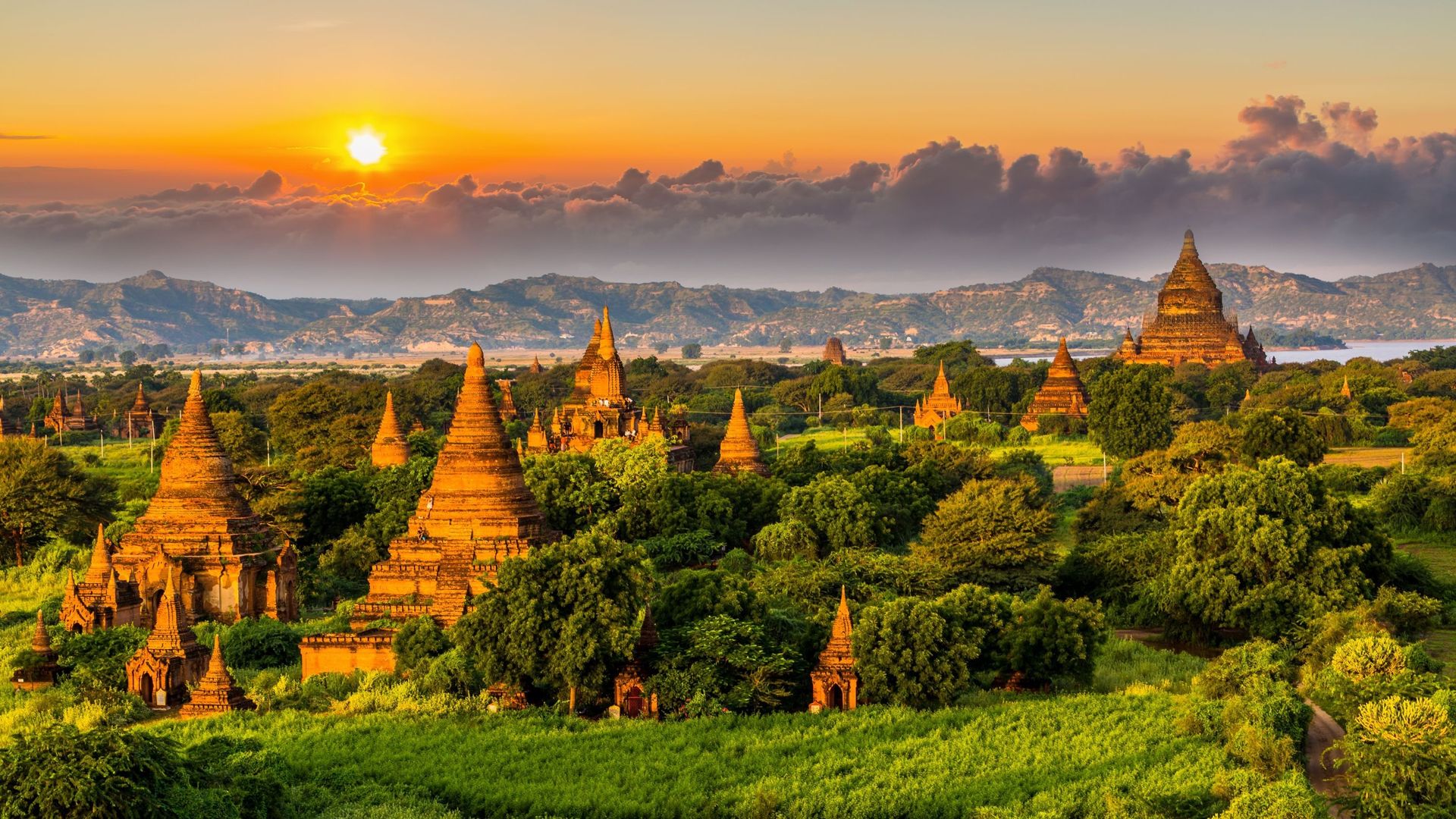 La scène s'est déroulée devant l'une des pagodes de Bagan, au Myanmar (Birmanie).