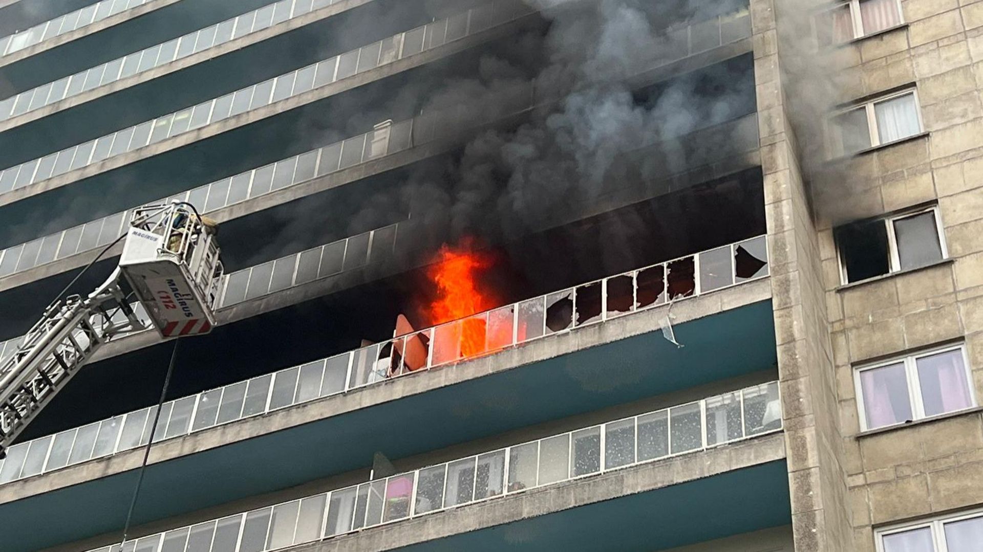 Le feu a pris au sixième étage d’un immeuble.