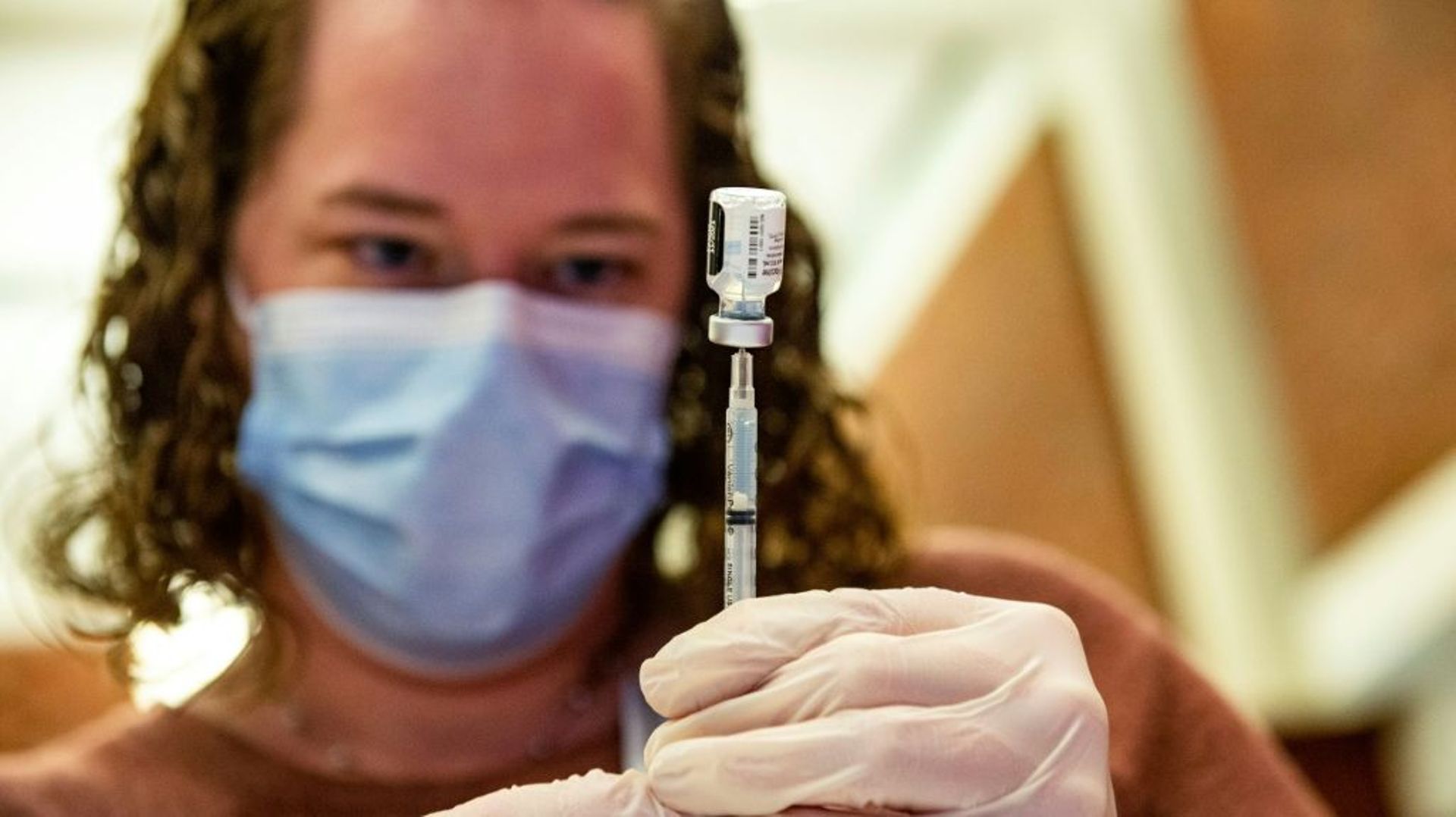 Une dose de vaccin anti-Covid préparée en janvier 2022 à Hartford dans le Connecticut, aux Etats-Unis.