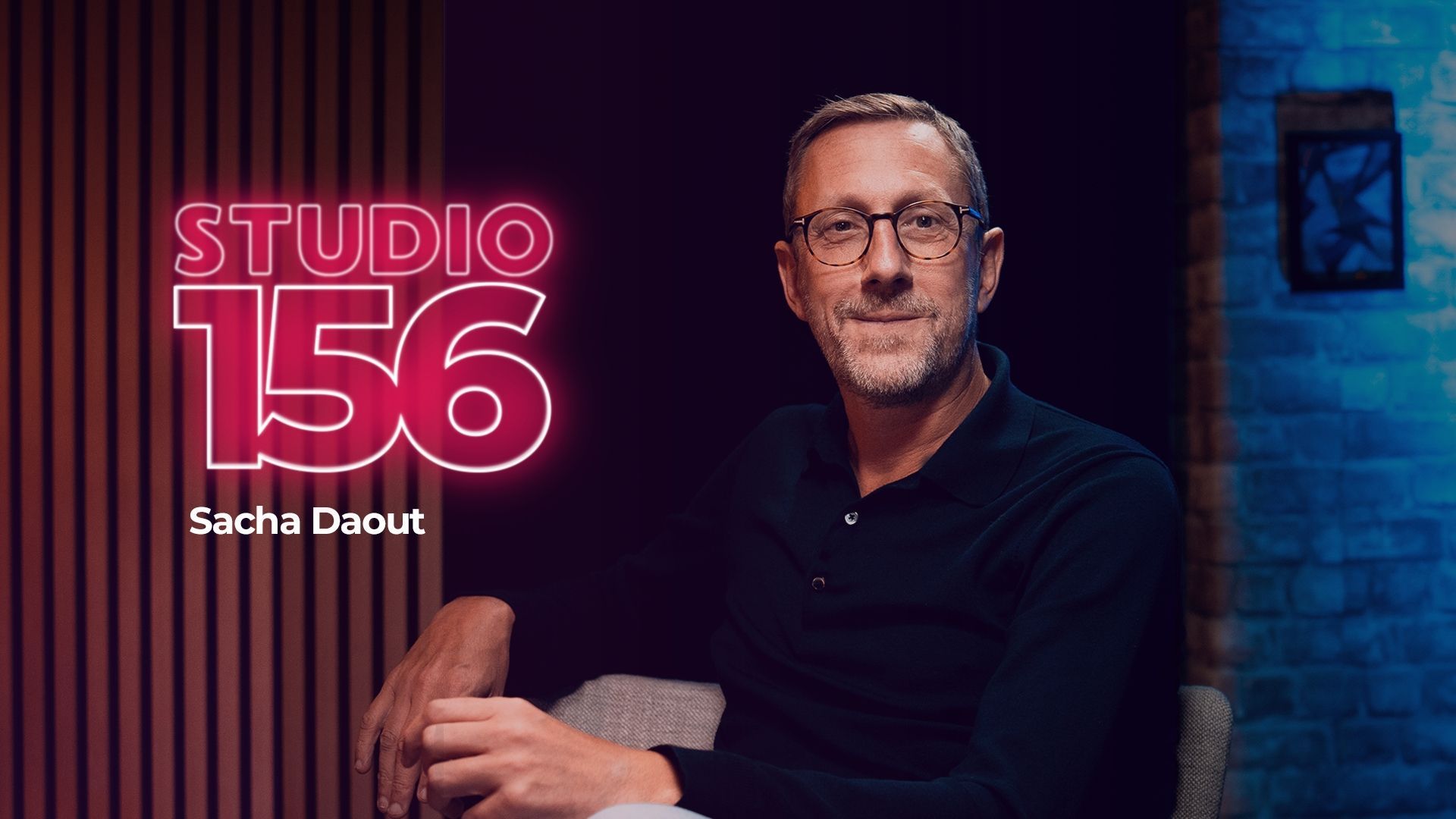 "Studio 156" : des personnalités belges se dévoilent face à Sacha Daout dans le premier vidéocast de la RTBF
