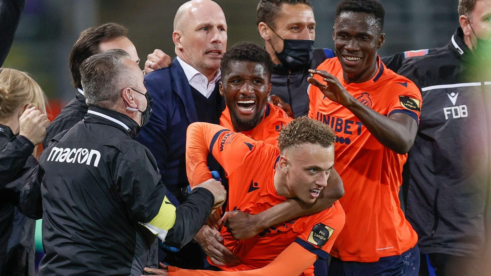 Le parquet de l’Union belge de football (URBSFA) va se pencher sur les célébrations du titre de champion de Belgique du Club de Bruges et le chant entonné par l’attaquant brugeois Noa Lang.