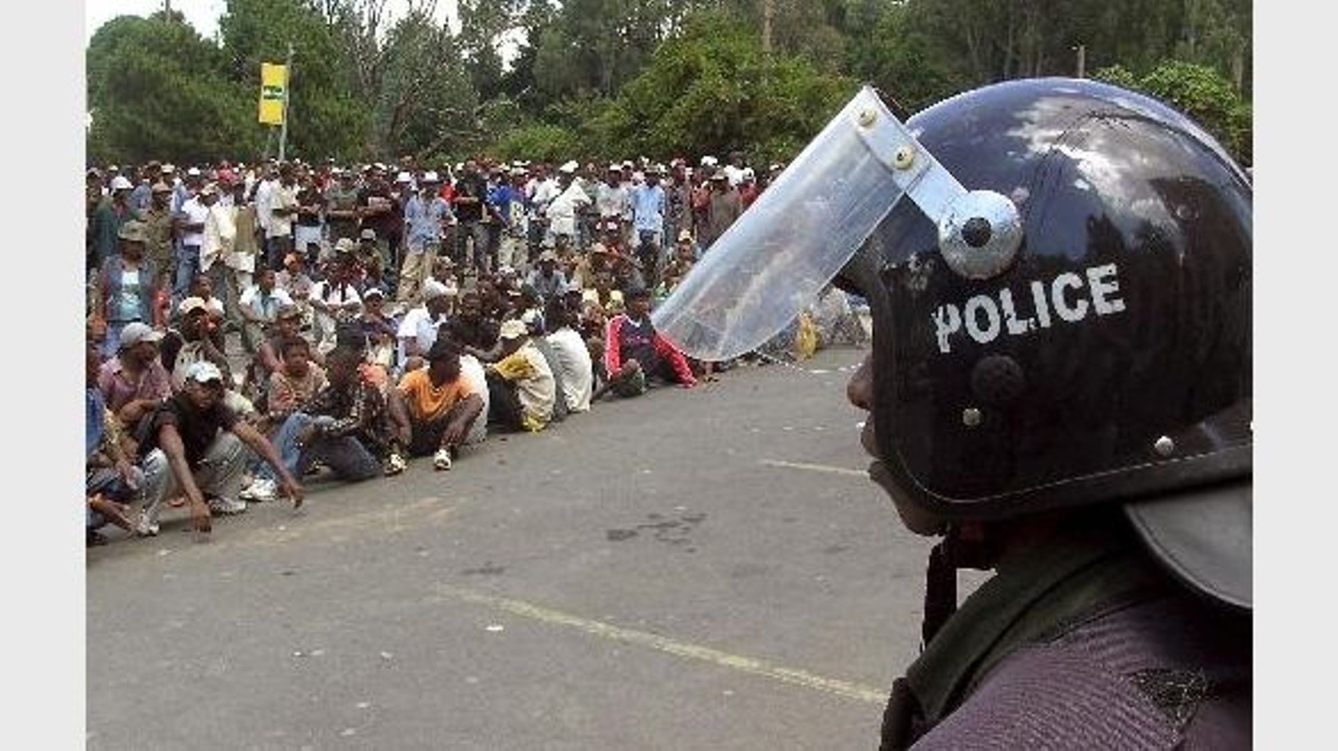 Madagascar la police tire, au moins 5 morts rtbf.be