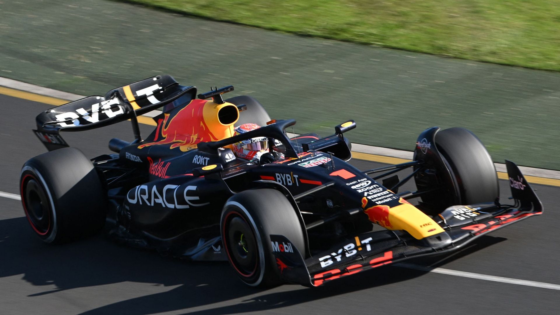 Verstappen signe le meilleur temps des essais libres à Bakou.