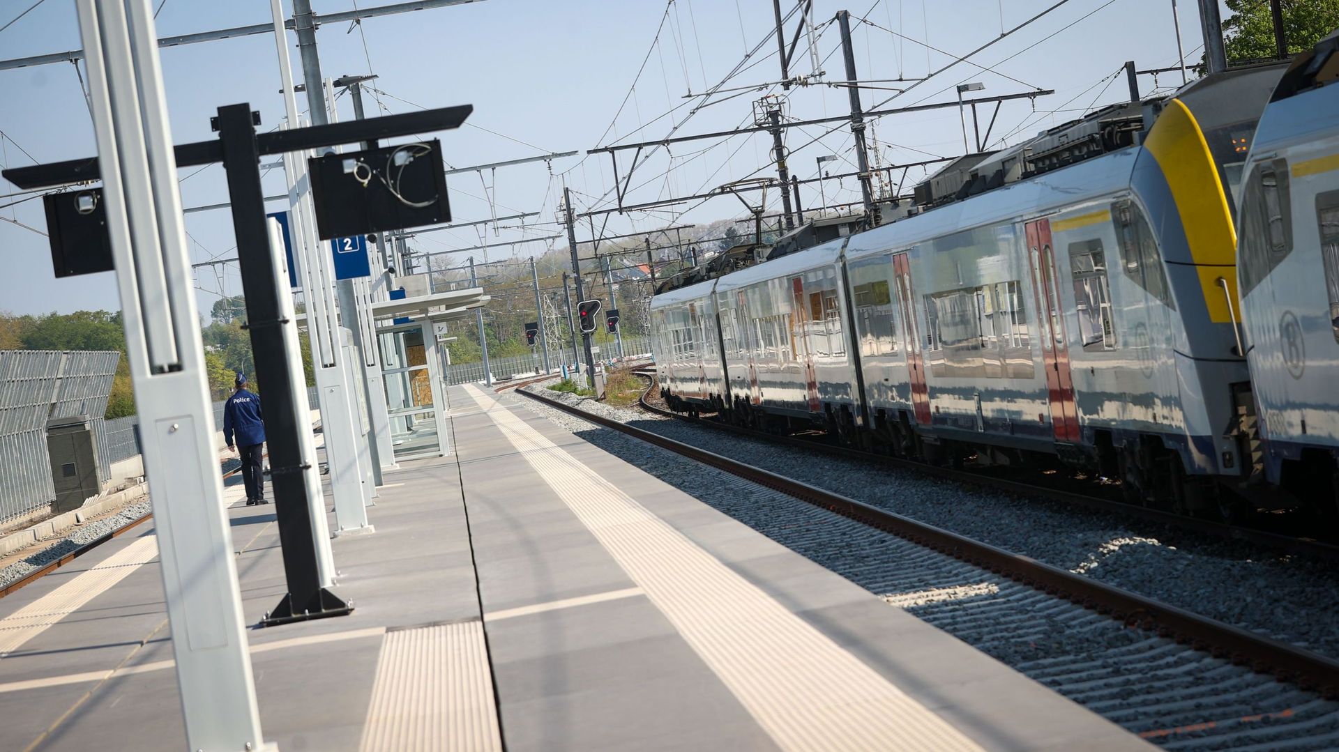 Face à la grève du rail annoncée le 5 octobre, le gouvernement réaffirme que le train sera "l’épine dorsale de la mobilité".