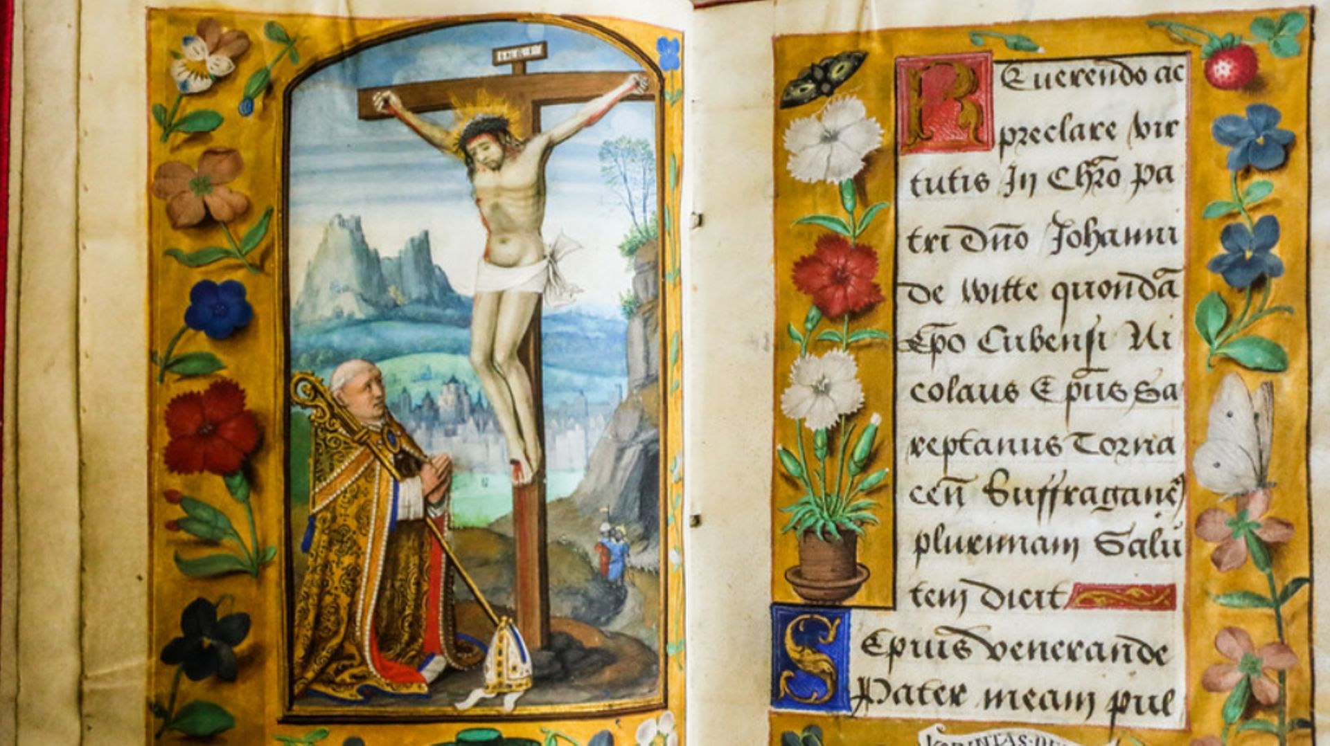 Musea Brugge et la Bibliothèque publique de Bruges, ont acquis de concert un manuscrit datant du 16e siècle traitant de liturgie funéraire épiscopale.