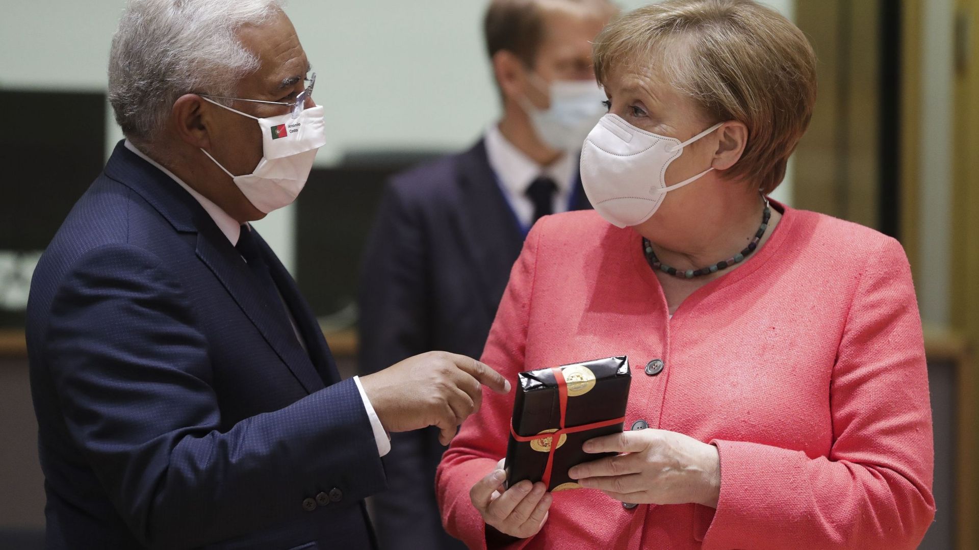 Angela Merkel et Antonio Costa ont reçu plusieurs cadeaux pour leurs anniversaires.