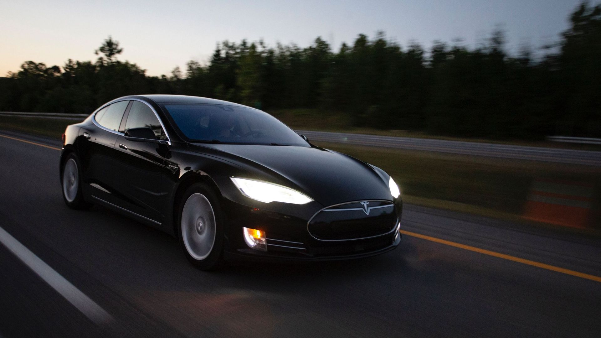 Il parcourt 1,6 million de kilomètres avec sa Tesla Model S