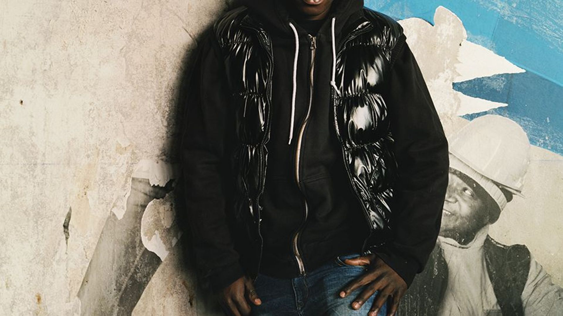 "Des sneakers comme Jay-Z", le projet photos qui fait parler les migrants et leurs vêtements