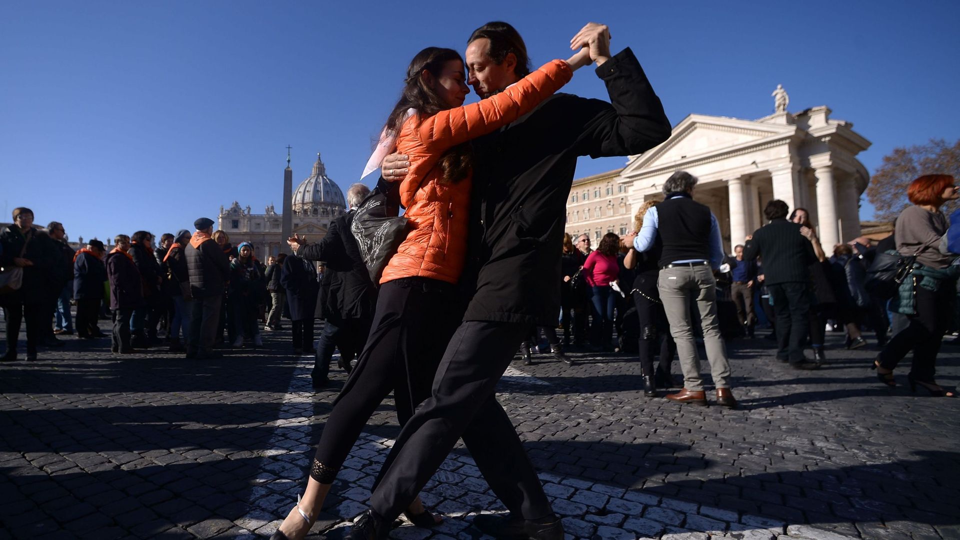 Tango Romeo Un tango géant à Rome: c'est l'anniversaire du Pape - RTBF Actus