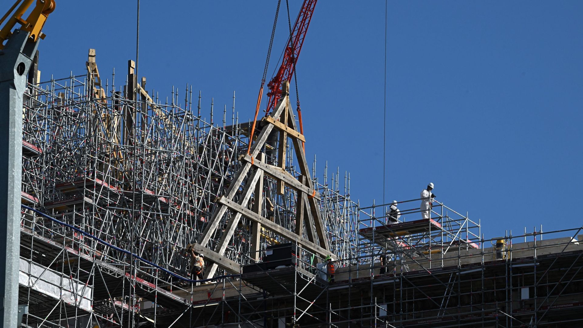 reconstruction-de-notre-dame-de-paris-la-nouvelle-charpente-est