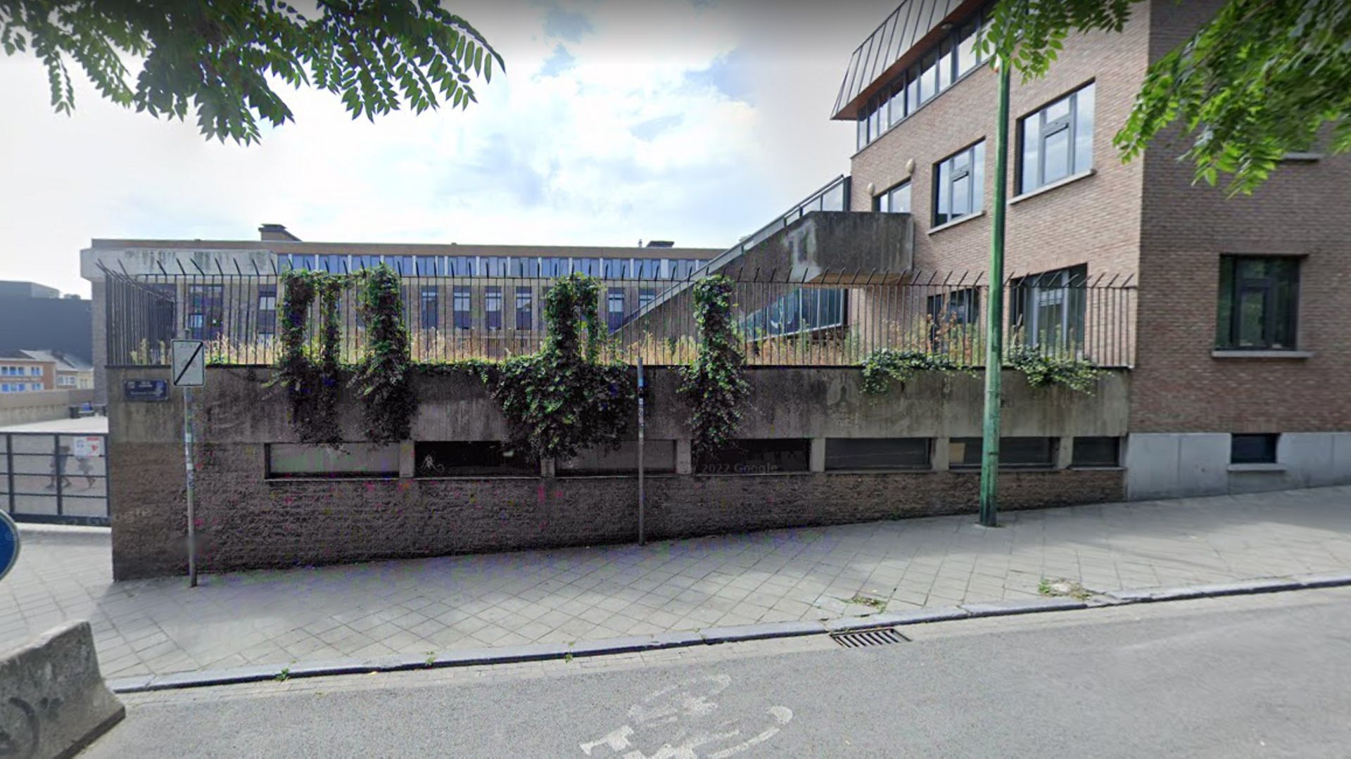 Les cours ont été suspendus au Centre scolaire du Sacré-Coeur de Charleroi ces mardi et mercredi après le décès de deux enseignants.