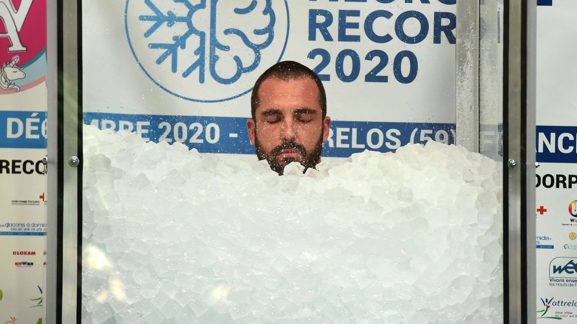 Un Français bat le record du monde d’immersion dans la glace
