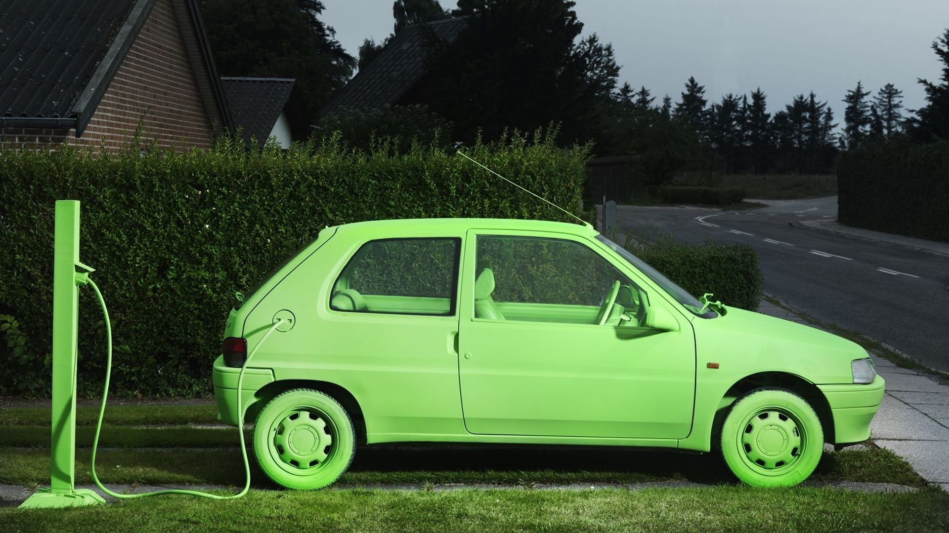 Pour préserver l'environnement, mieux vaut choisir une voiture électrique légère et à l'autonomie limitée.