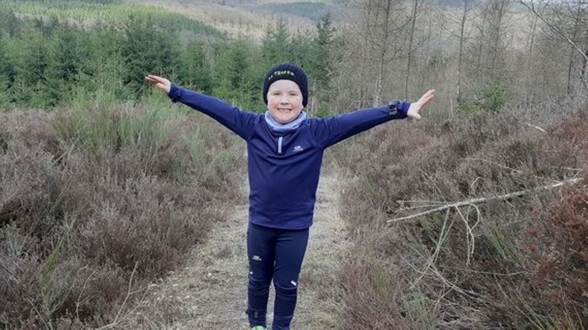 Siméon, 5 ans, a choisi un défi pour Viva For Life : il va grimper l’équivalent du Mont Blanc en dénivelé positif.