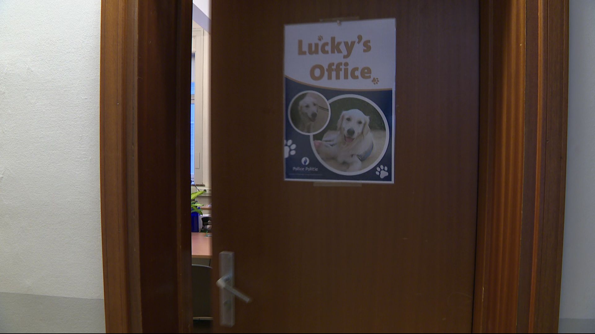 Bienvenue dans le bureau de Lucky, qui se trouve dans les locaux de la police de Bruxelles Capitale Ixelles.