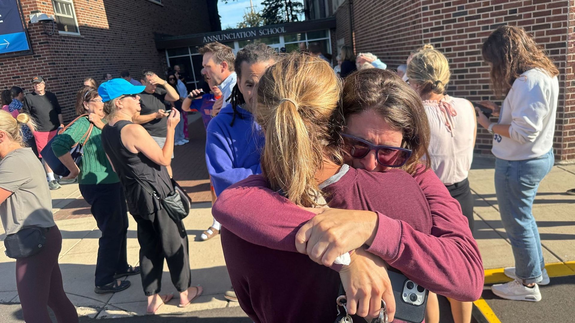 États-Unis : une fusillade dans une école catholique de Minneapolis fait au moins deux morts et une douzaine de blessés, dont des enfants