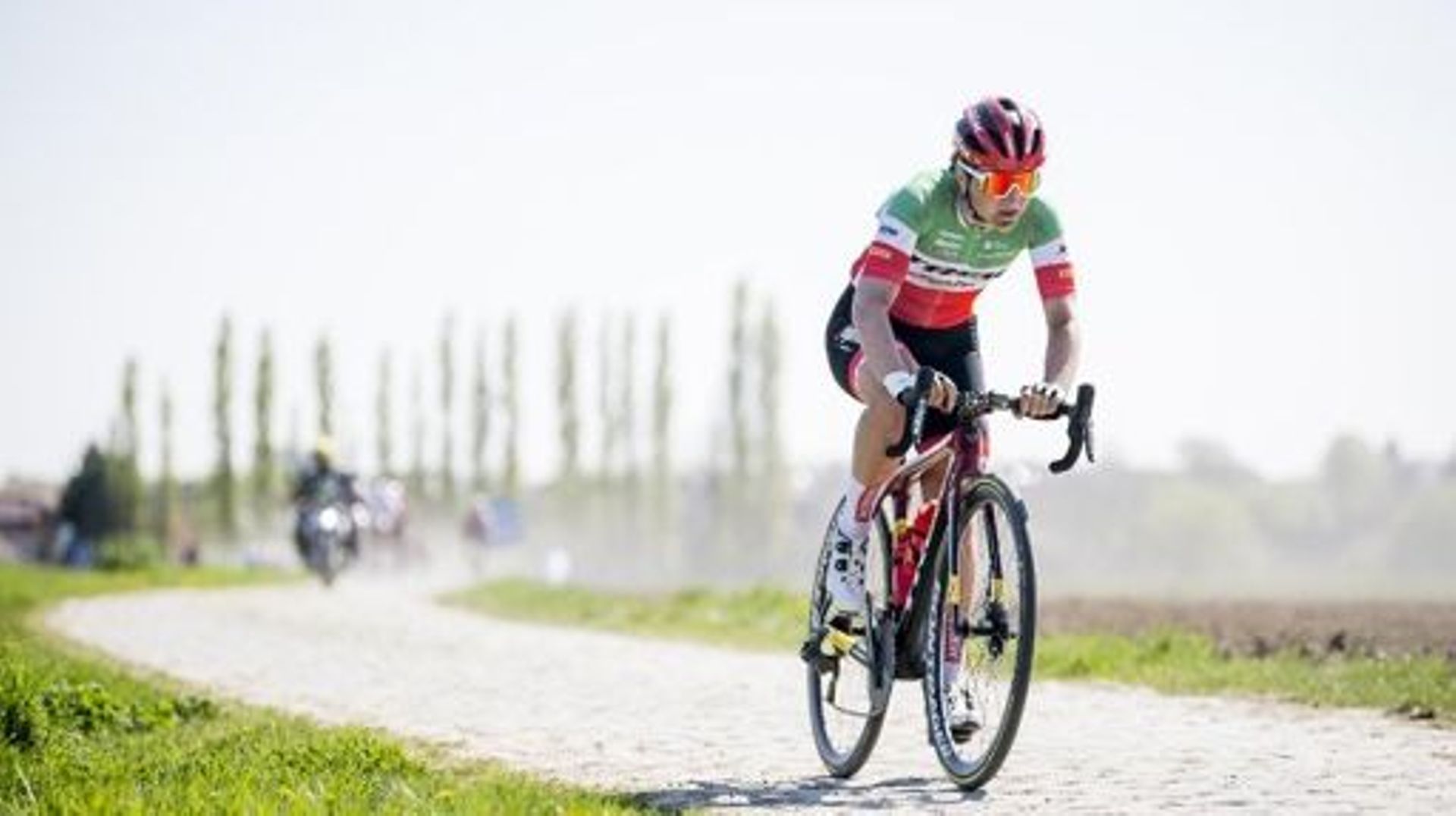 Italian Elisa Longo borghini of Trek – Segafredo pictured in action during the second edition of the women elite race of the 'Paris-Roubaix' cycling event, 124,7km from Denain to Roubaix, France on Saturday 16 April 2022. BELGA PHOTO JASPER JACOBS