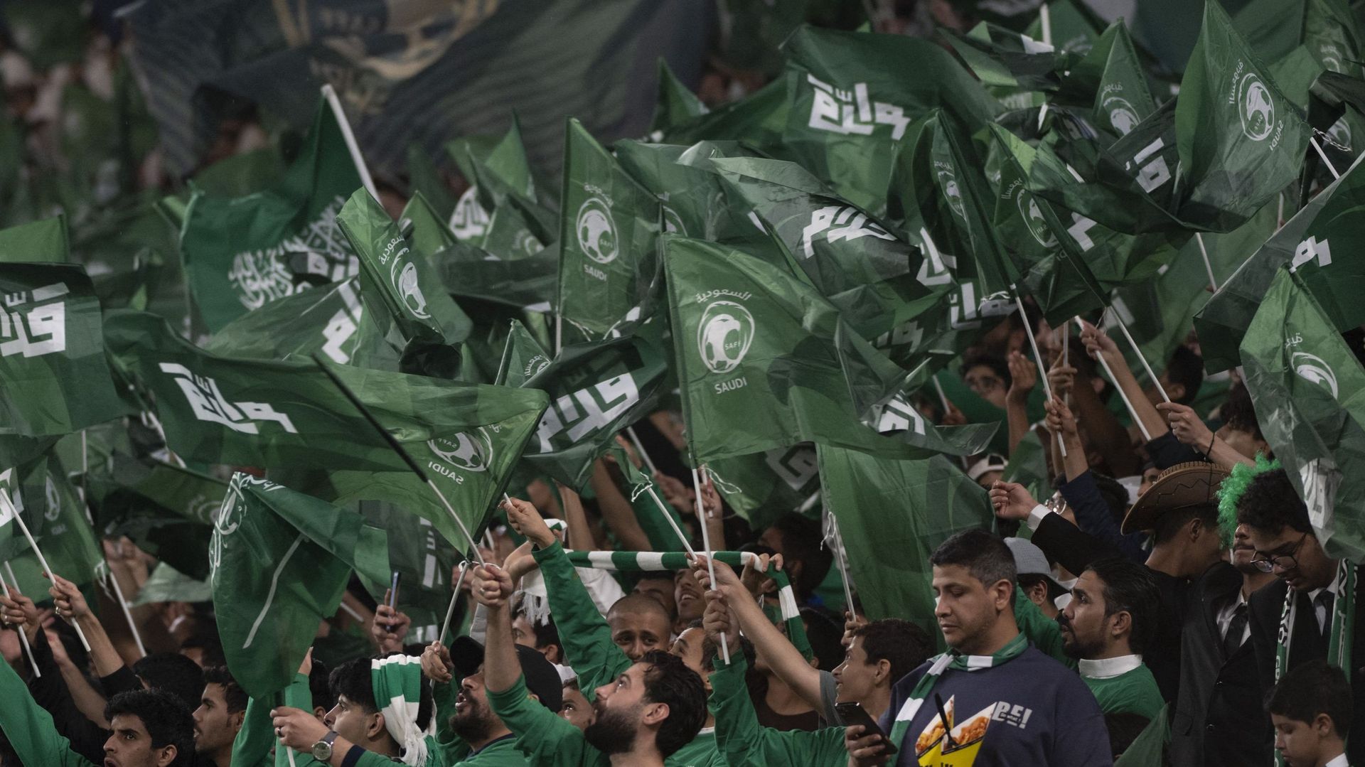 Instructions sur Whatsapp, 11 euros la soirée : un club saoudien paie des "fans" pour éviter les stades vides