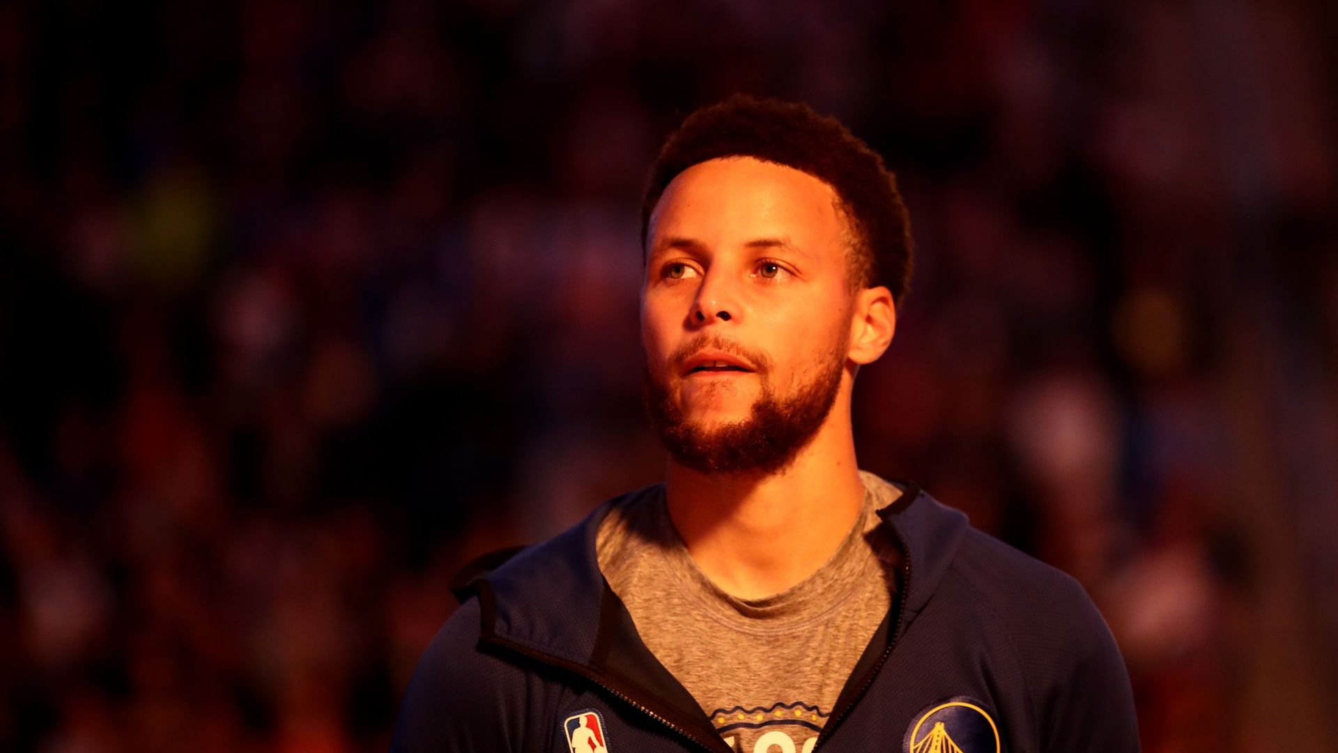 Stephen Curry, star des Golden State Warriors, marche contre le racisme, accompagné de plusieurs coéquipiers.