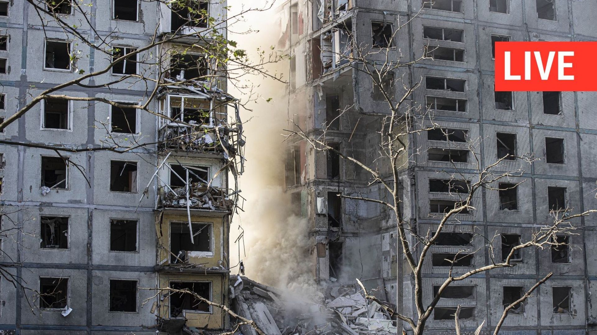 Vue d'un bâtiment détruit dans un quartier résidentiel après des attaques russes faisant 12 morts et 49 blessés à Zaporijjia, en Ukraine, ce 9 octobre 2022.