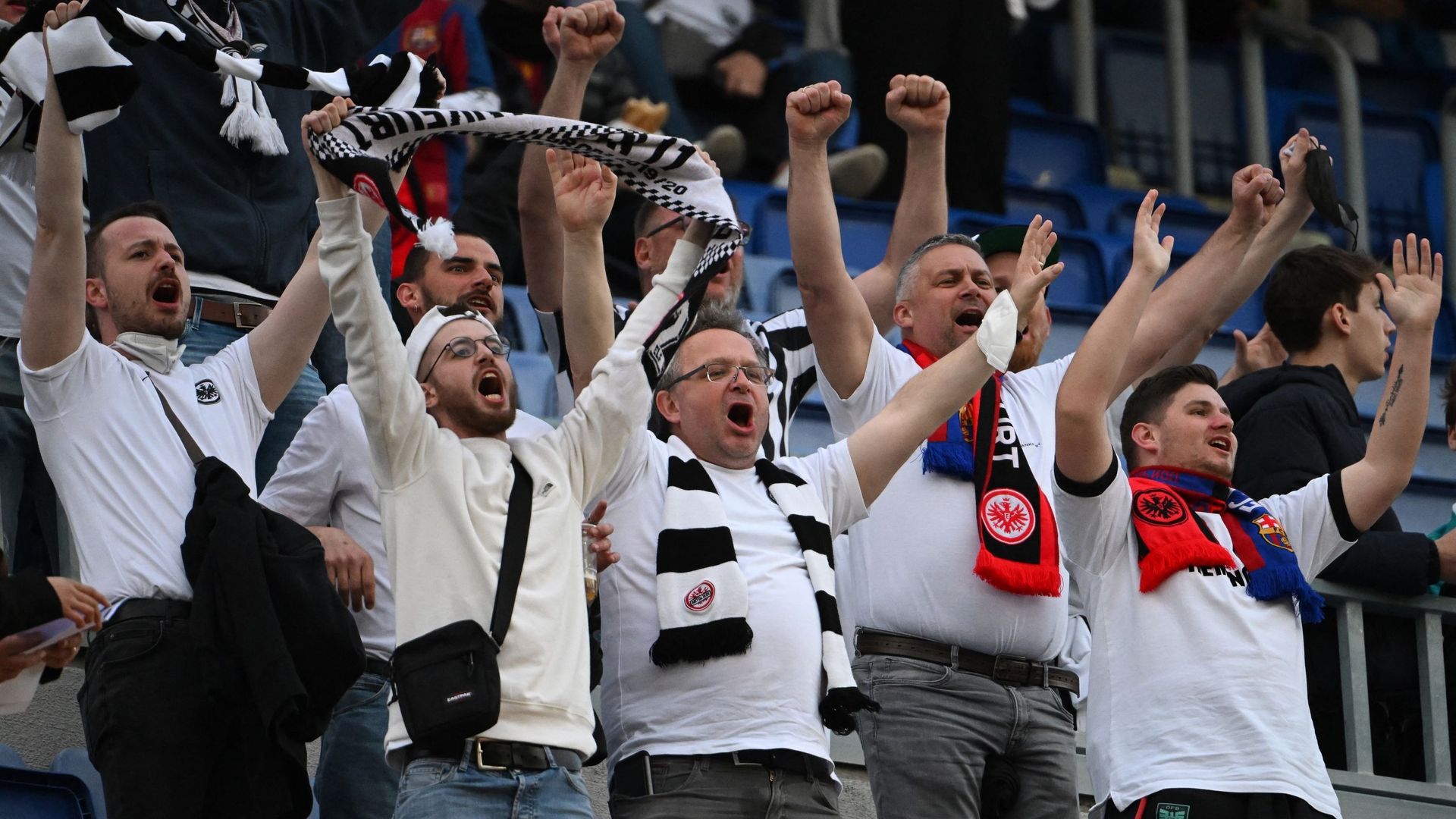 Les supporters de Francfort ont envahi le Camp Nou pour ce quart de finale retour d'Europa League