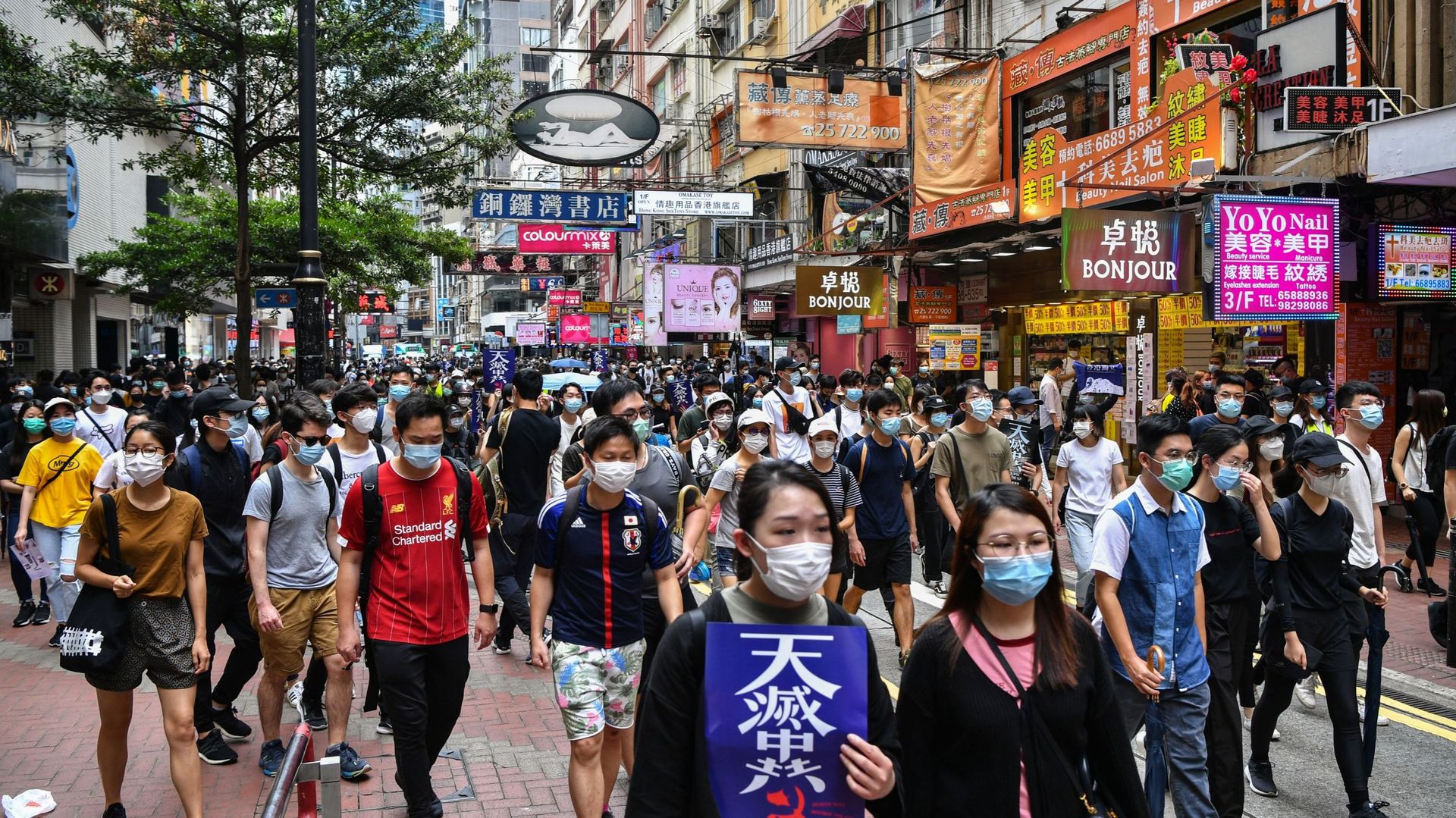 Des centaines de personnes manifestent contre la loi sur la sécurité à Hong Kong