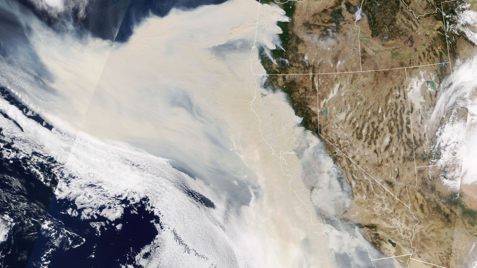Le "mur de fumée" provoqué par les incendies en Californie visible depuis l’espace le 9 septembre.