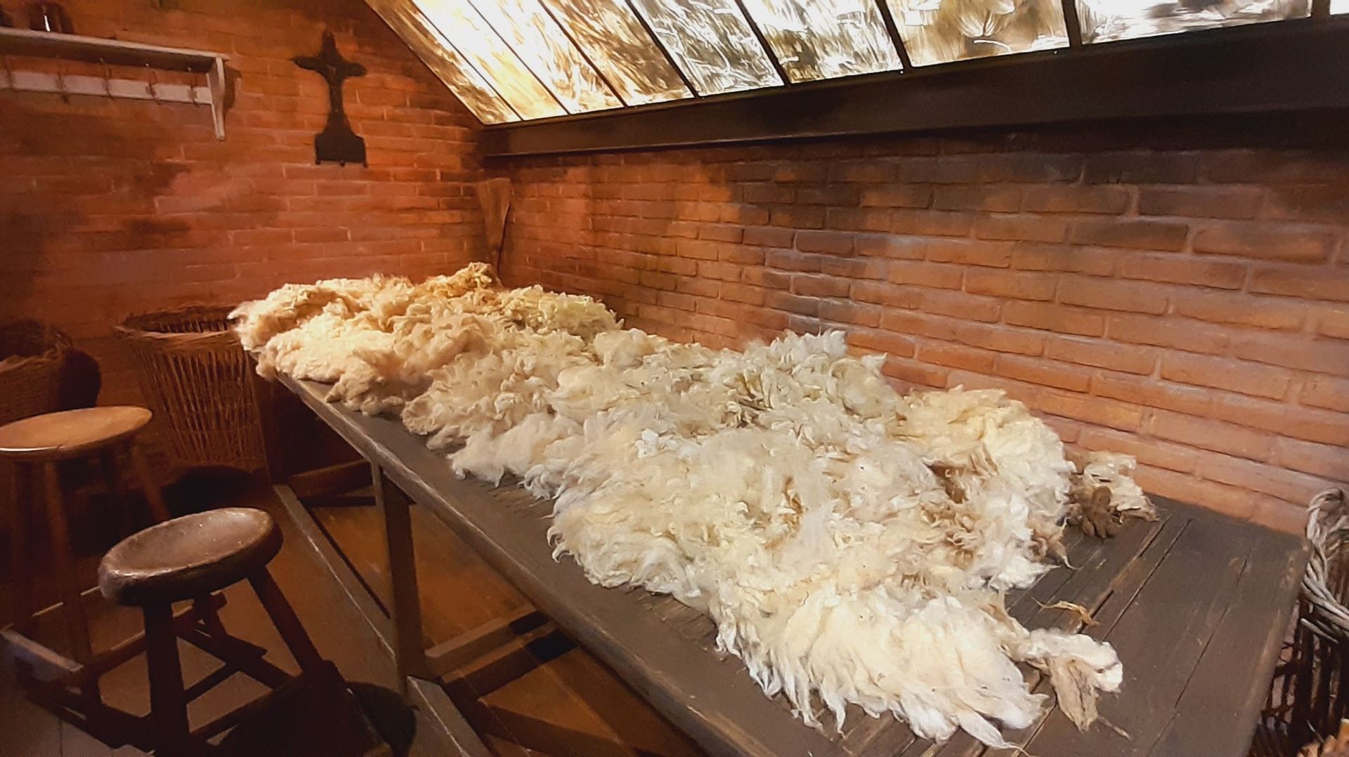 La laine et son industrie, fleuron économique de Verviers pendant plusieurs siècles, perpétuée dans le Centre Touristique Laine et Mode.