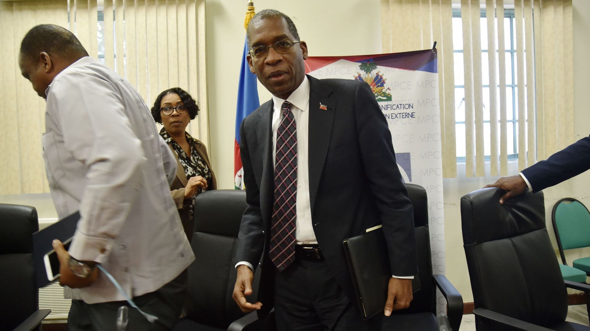 Le ministre haïtien des Affaires étrangères Antonio Rodrigue après la conférence de presse. 