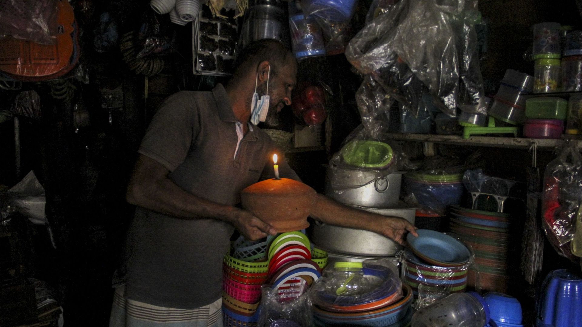Le Sri Lanka rationne l'électricité à cause d'une inflation record