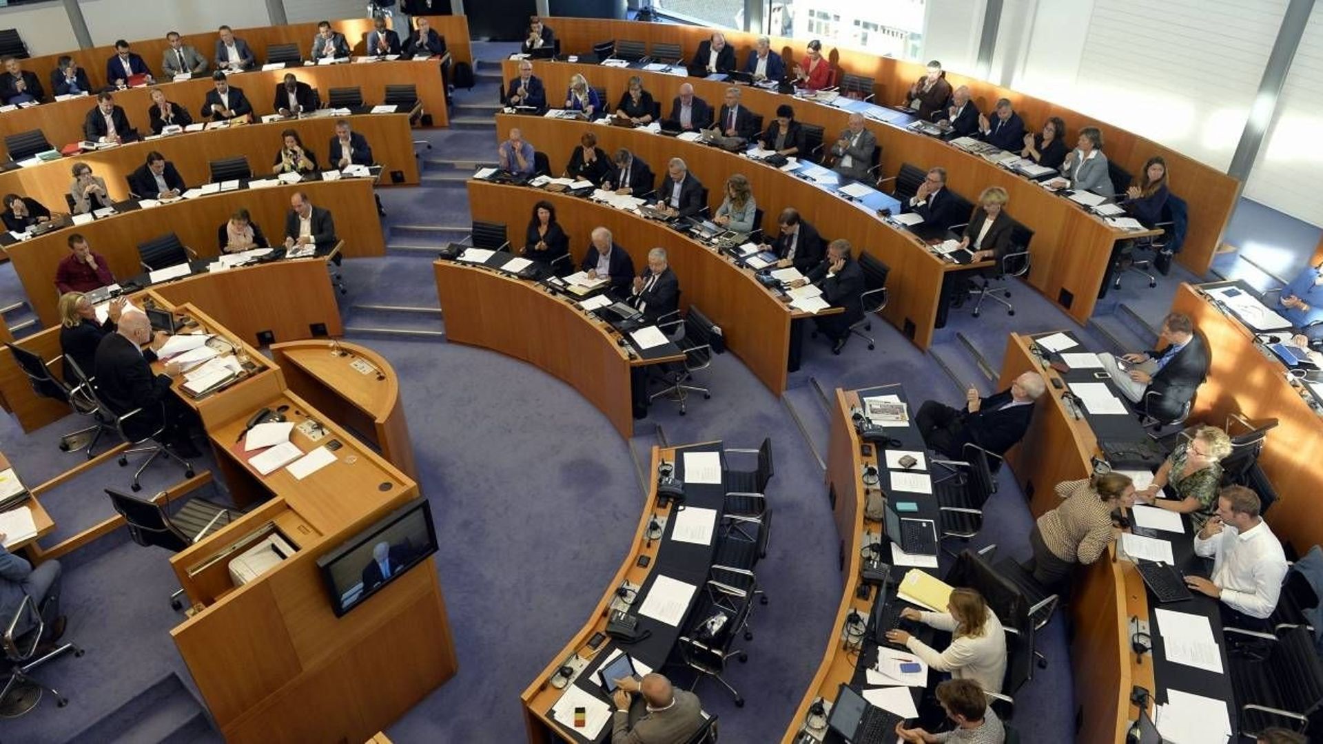 le-parlement-bruxellois-donne-son-feu-vert-aux-recommandations-de-la-commission-samusocial