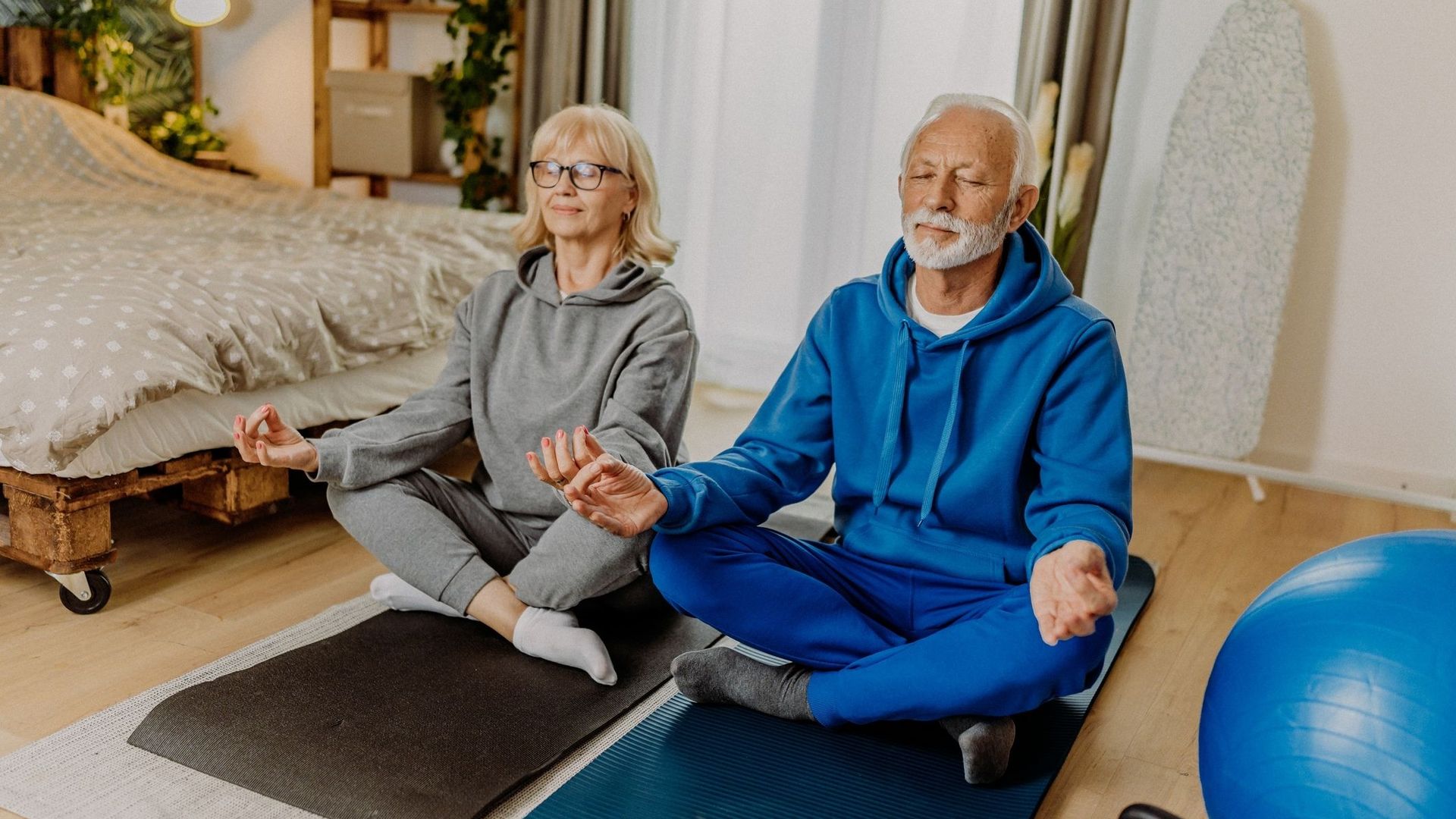 Le yoga peut aider notre corps, mais aussi notre cerveau, à rester jeune et en bonne santé