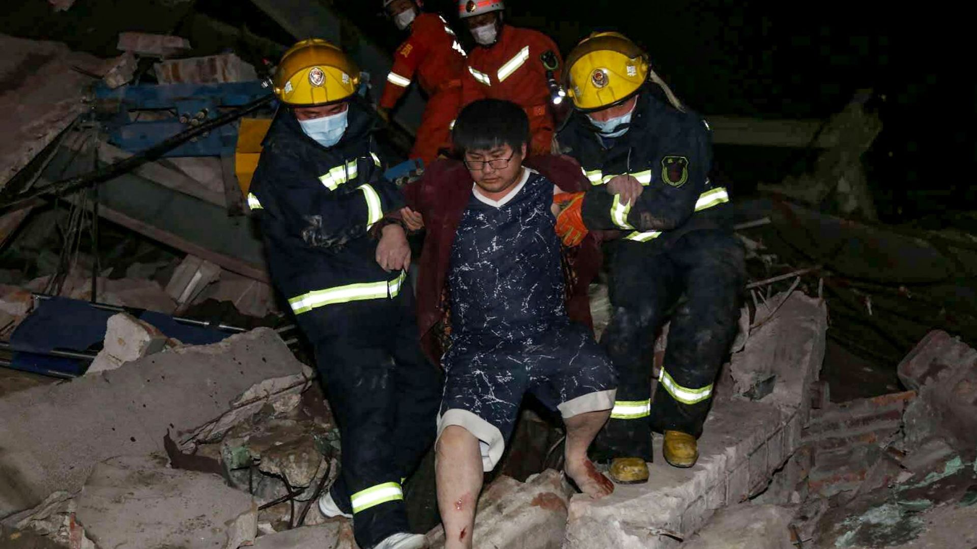 Chine: un hôtel s'effondre, 30 personnes encore sous les décombres
