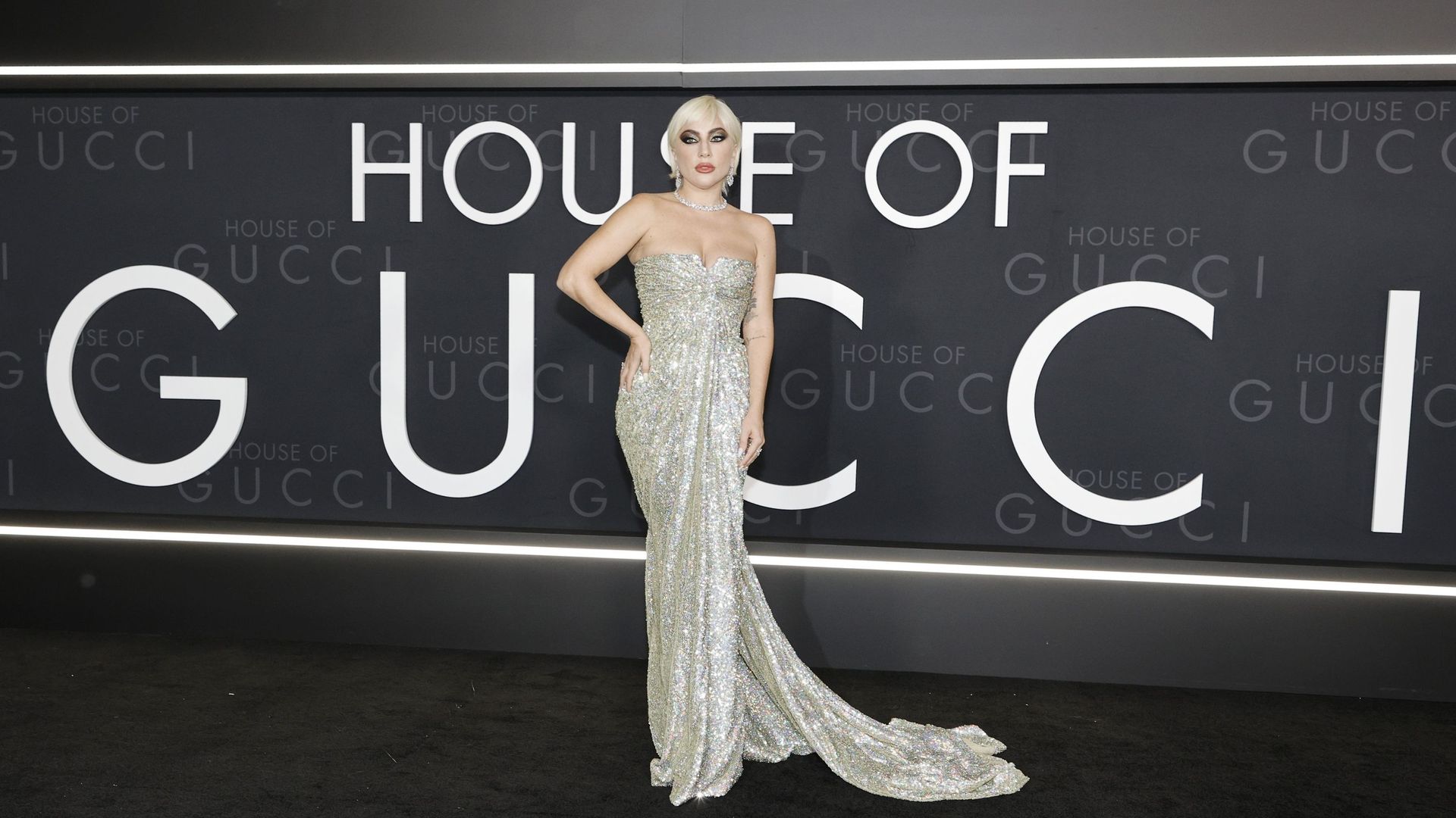Lady Gaga assiste à la première du film "House Of Gucci" à Los Angeles, au Academy Museum of Motion Pictures, le 18 novembre 2021 à Los Angeles, Californie.