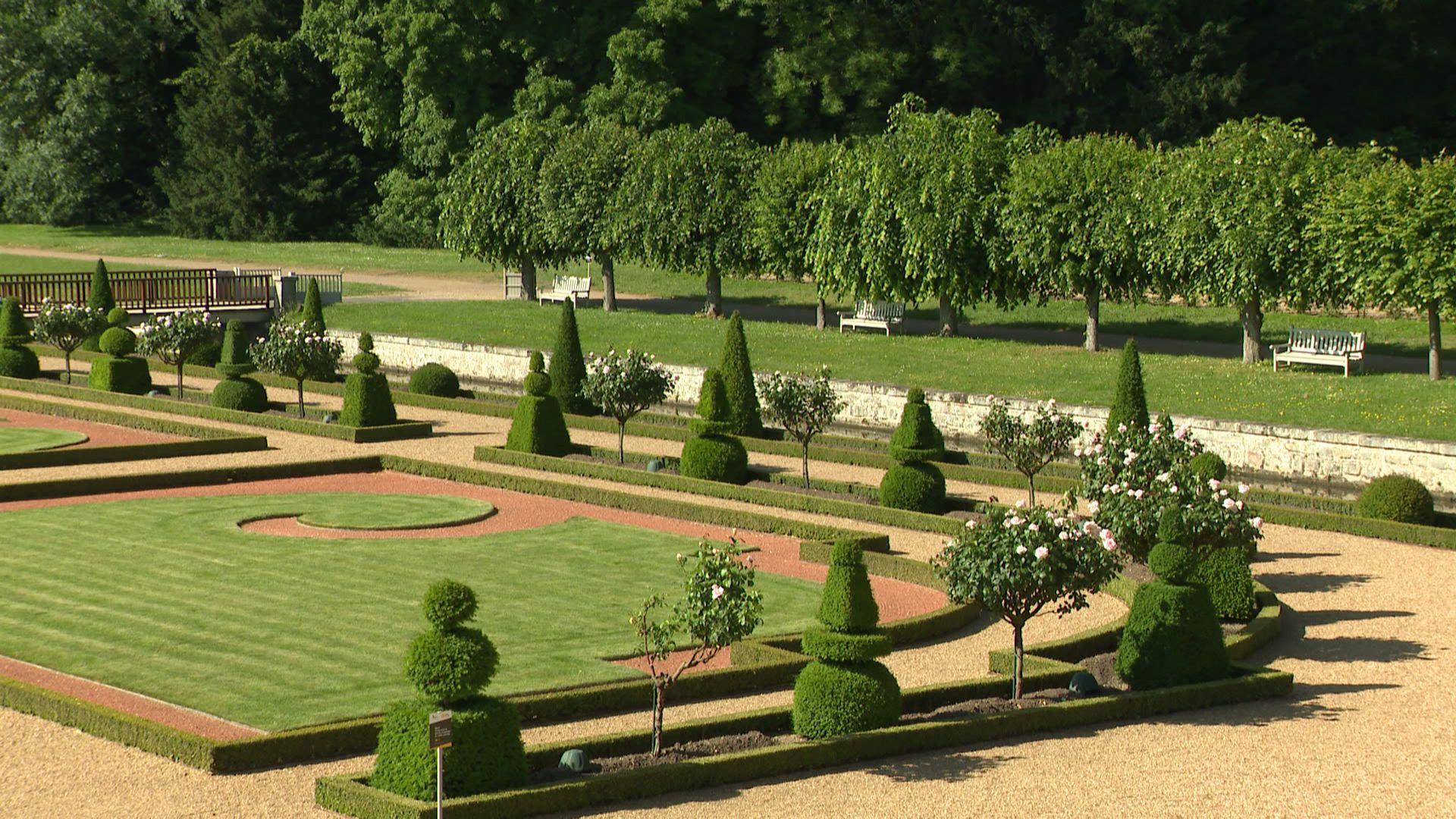 En 2013, pour commémorer le 400ème anniversaire de la naissance de Le Nôtre, le Conseil départemental d’Eure-et-Loir a aménagé un tout nouveau jardin à la française du château de Maintenon.